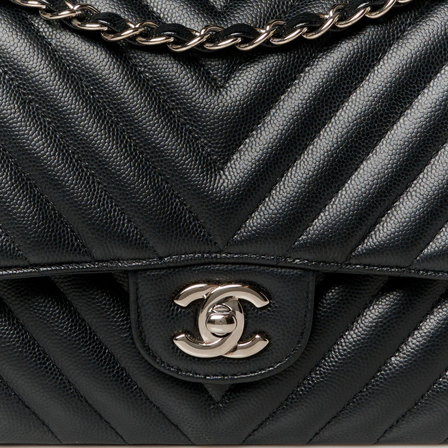 Caviar Chevron Quilted Medium Double Flap Black