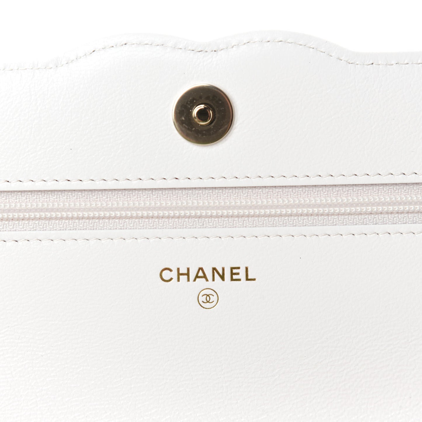 Goatskin Quilted Timeless CC Wallet On Chain WOC White