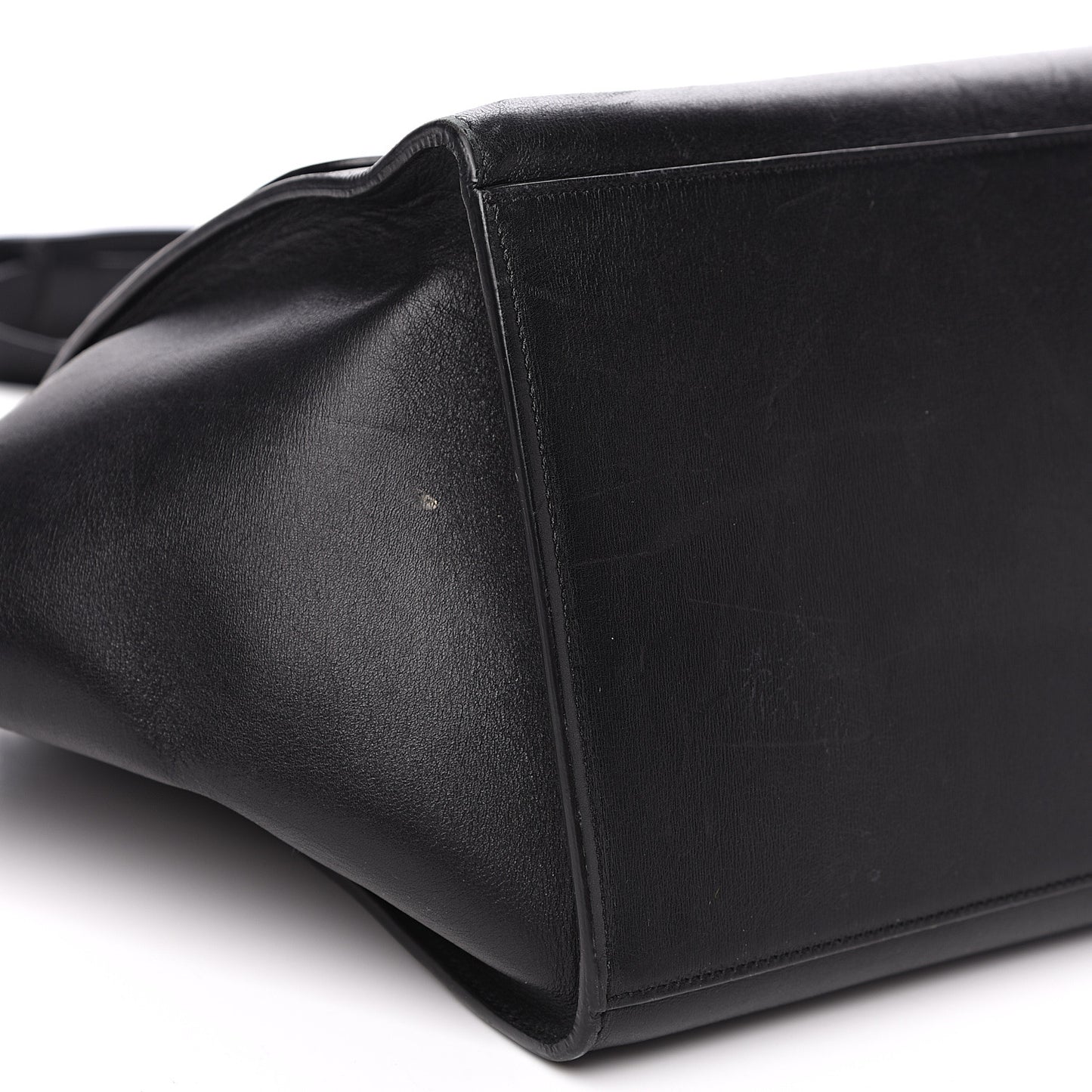 Smooth Calfskin Medium Trapeze Black
