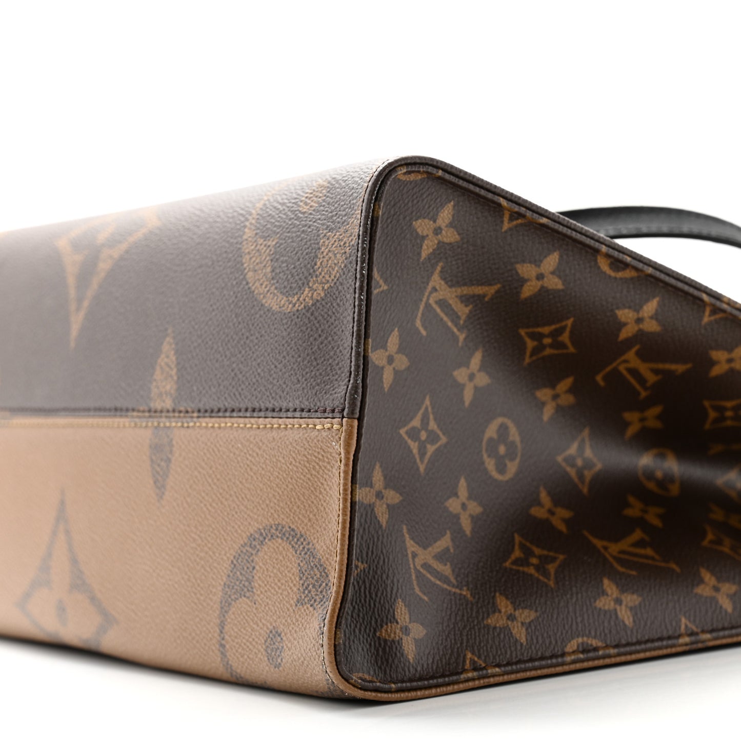 Reverse Monogram Giant Onthego MM