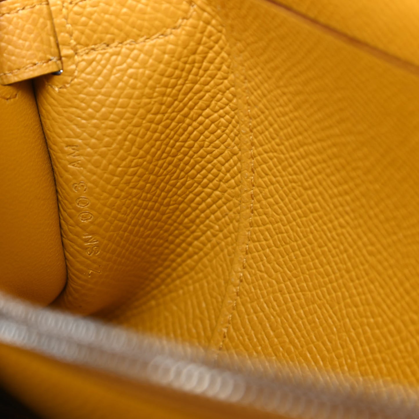Epsom Kelly Wallet To Go Jaune Ambre