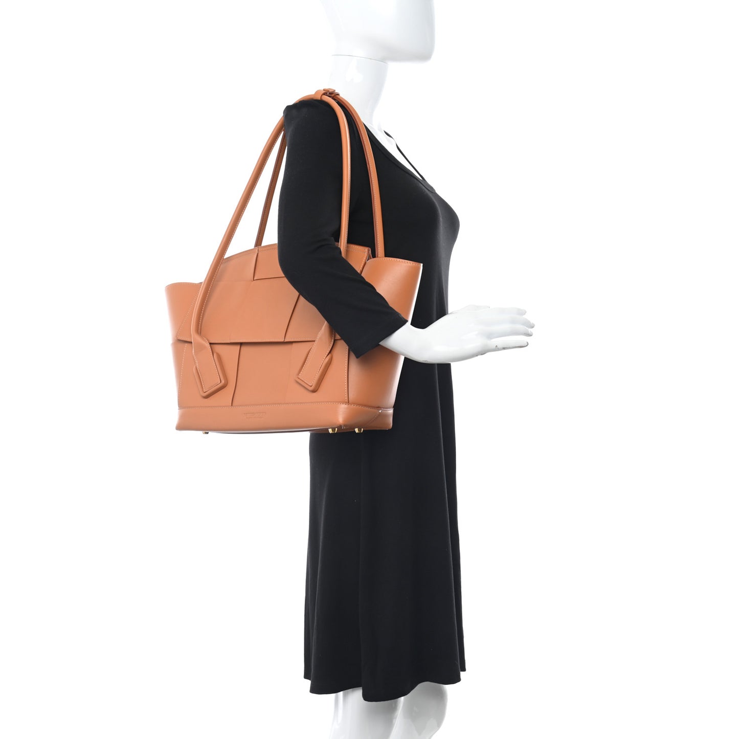 Calfskin Maxi Intrecciato Medium Arco Caramel