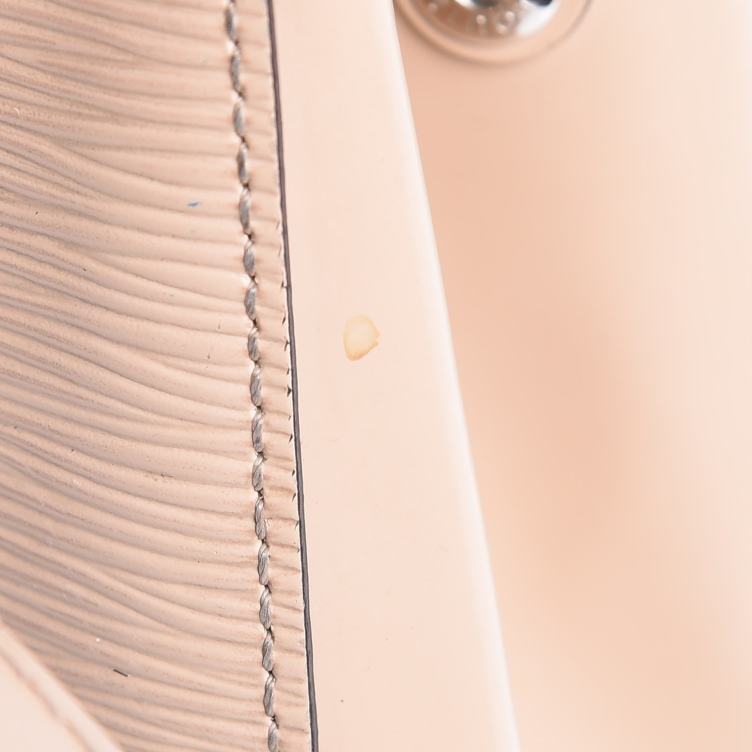 Louis Vuitton Epi Cluny MM Dune 14 of 22