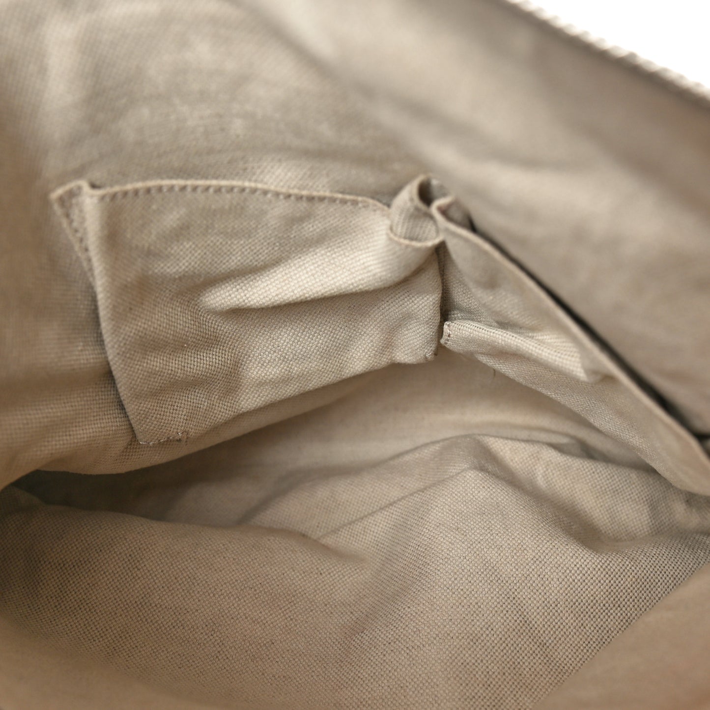 Pebbled Calfskin Medium Soho Messenger Bag Bordeaux