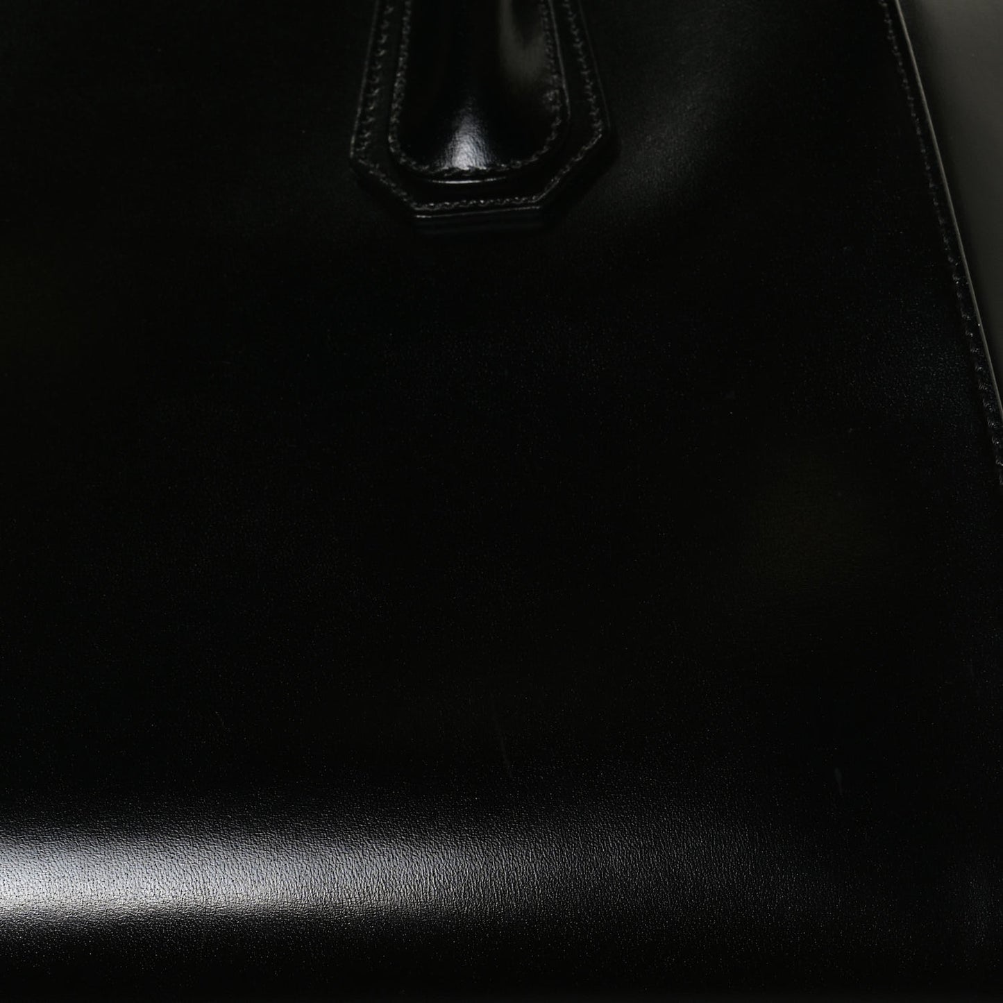 Shiny Lord Calfskin Medium Antigona Black