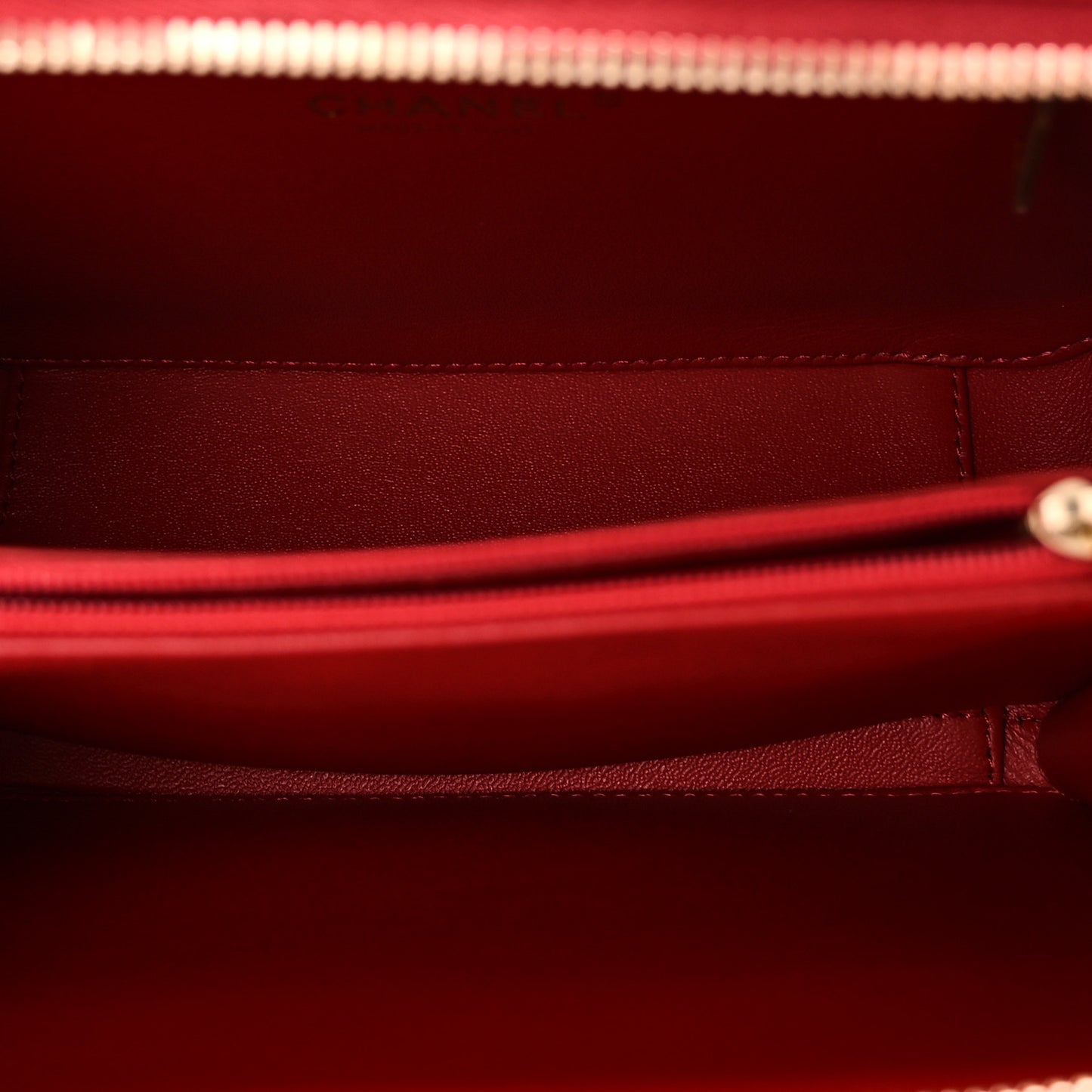 Caviar Quilted Medium CC Filigree Vanity Case Red