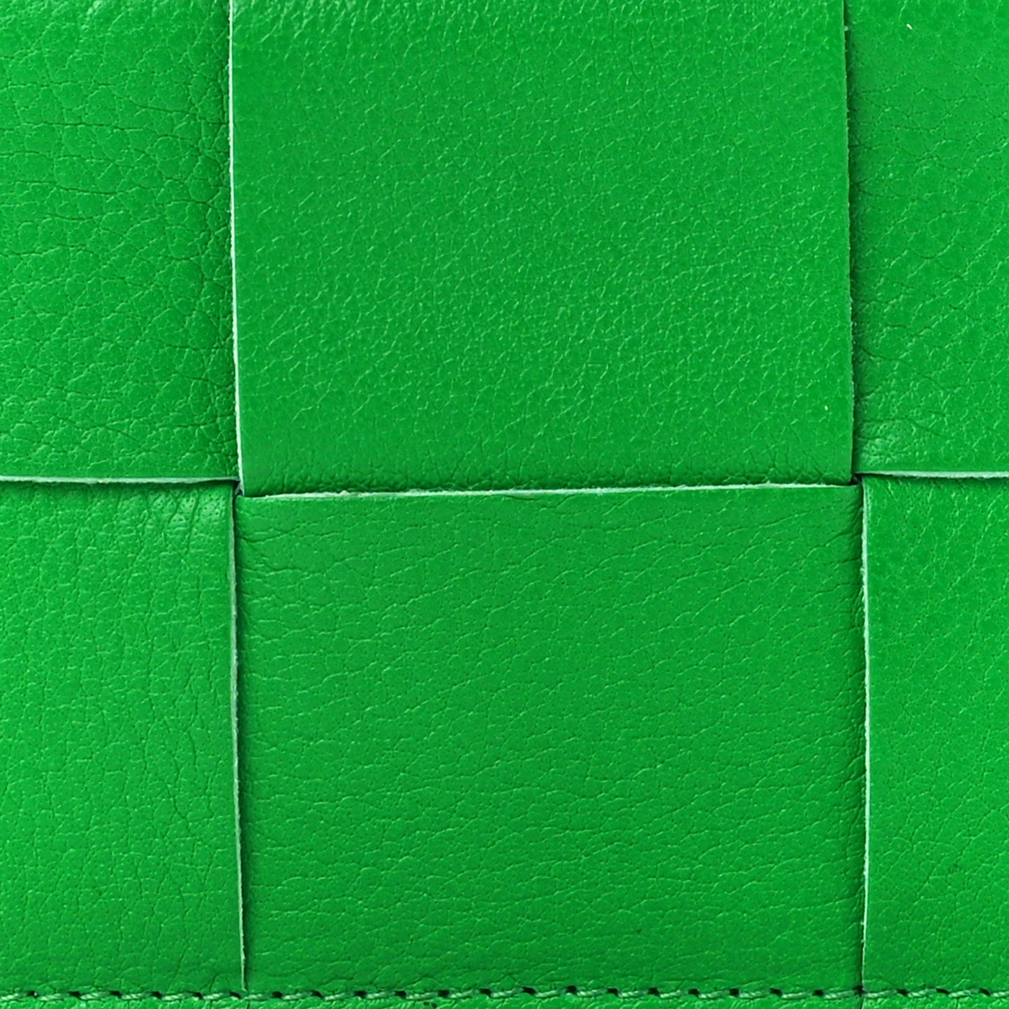 Nappa Calfskin Maxi Intrecciato Zipped Card Case Parakeet