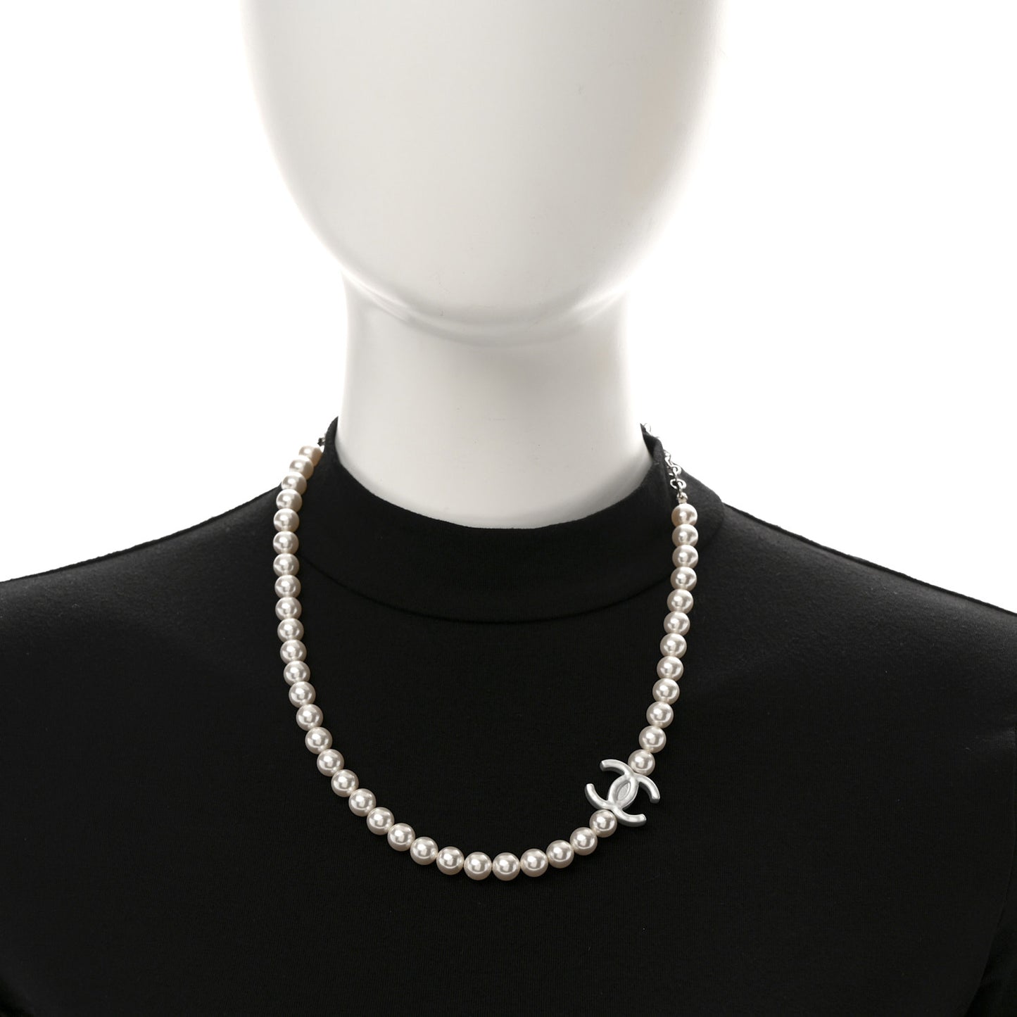 Pearl Metal CC Short Necklace Silver