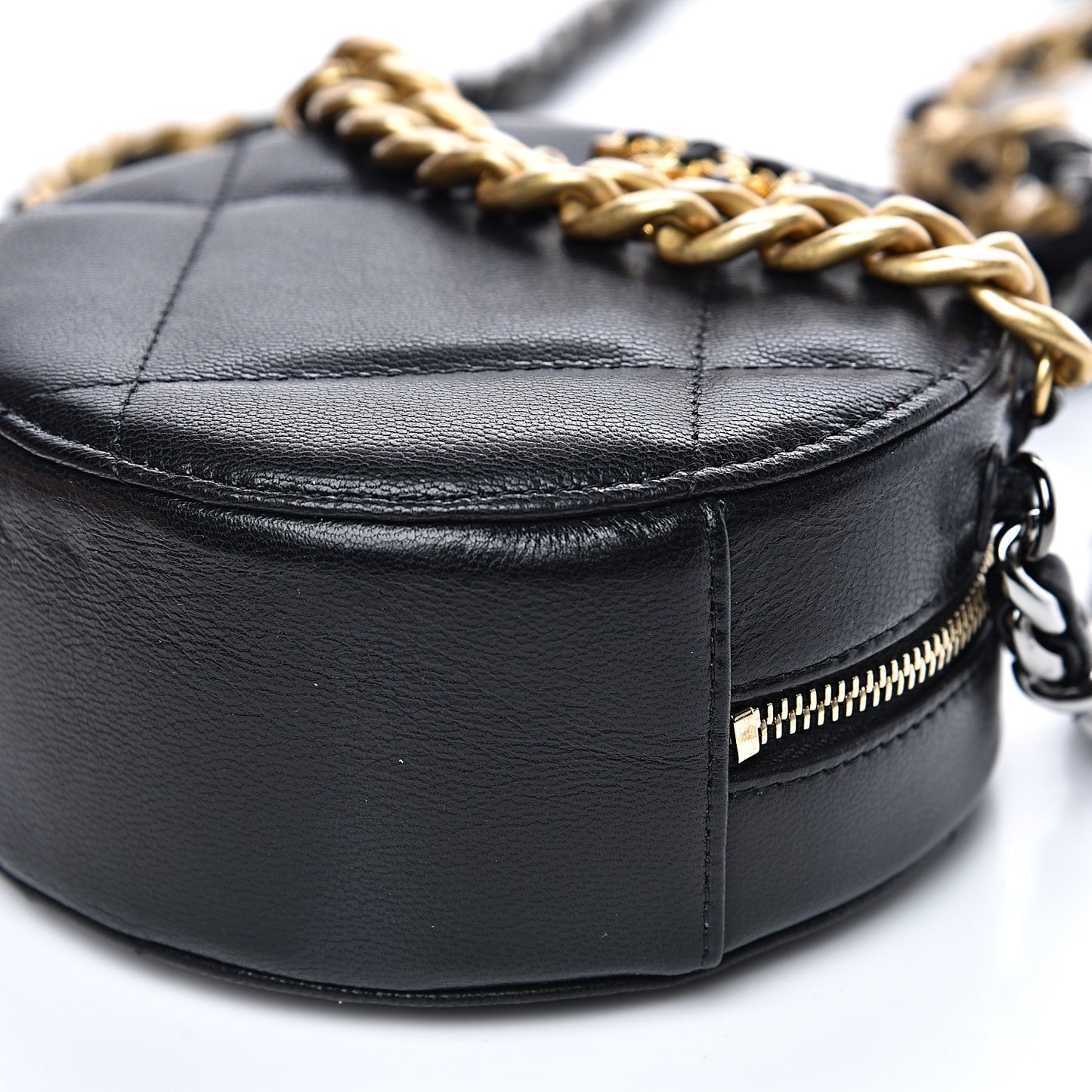 Shiny Goatskin Quilted 19 Round Clutch With Chain Black