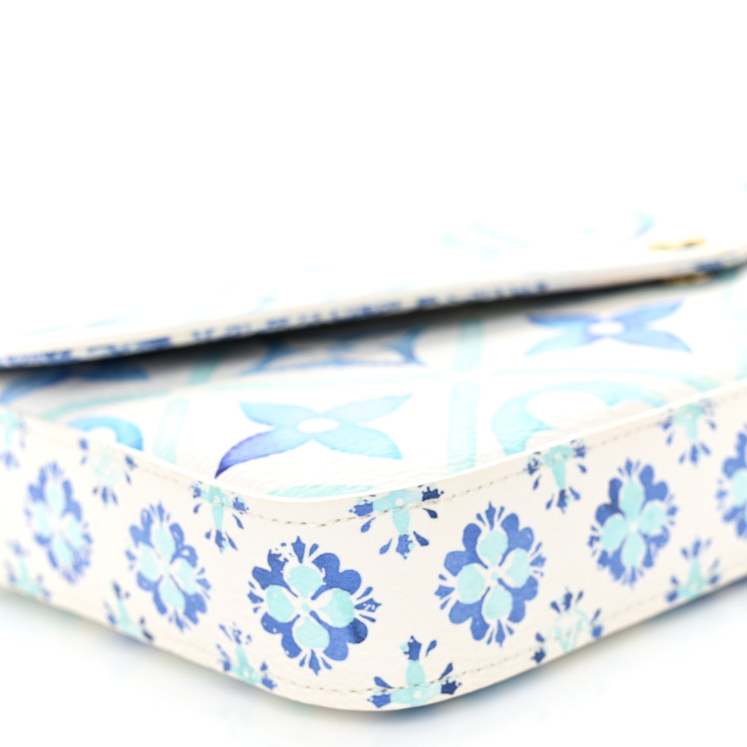 Louis Vuitton Monogram Giant By The Pool 2.0 Felicie Pochette Chain Wallet Lagoon Blue 9 of 13