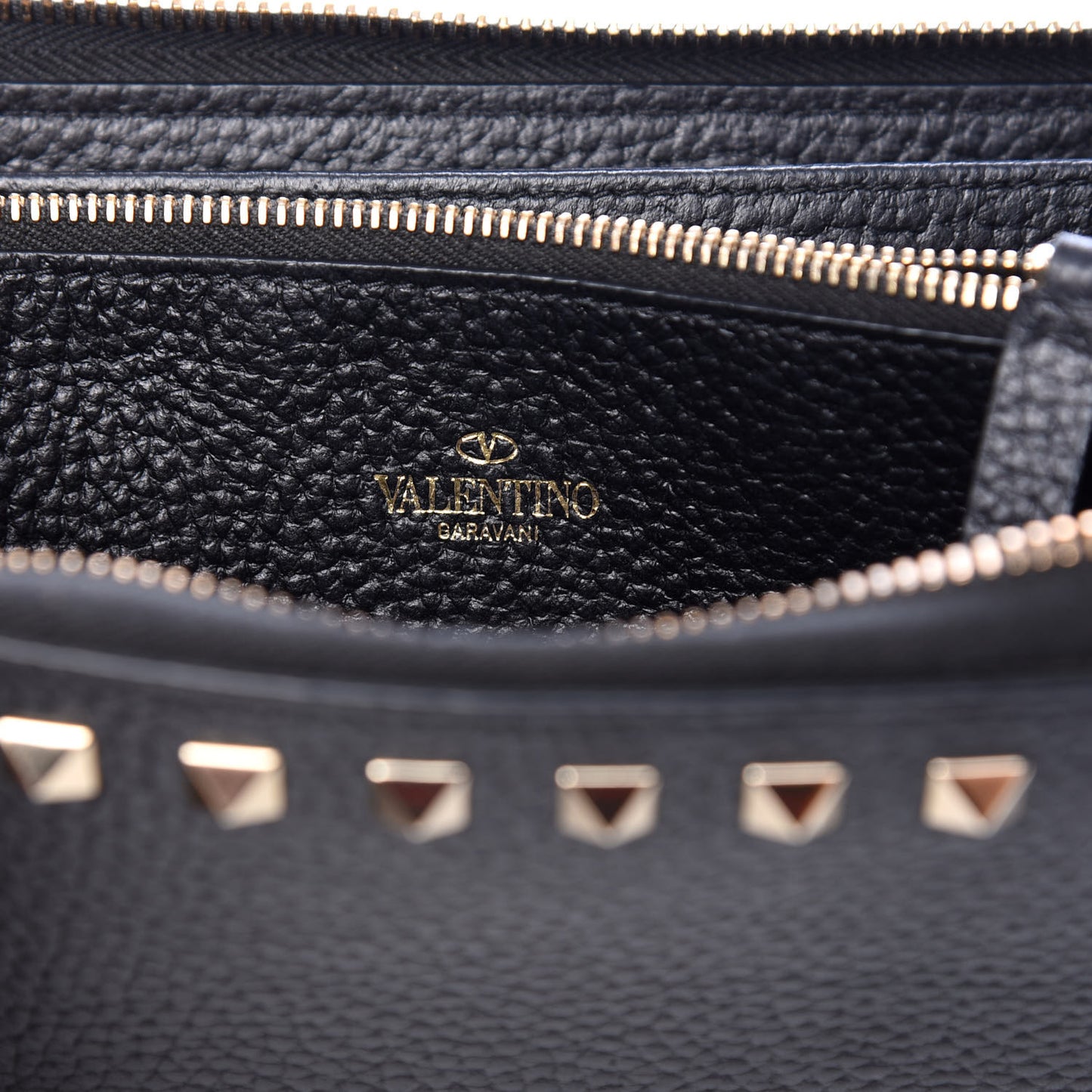 Pebbled Calfskin Rockstud Zip Around Wallet Black