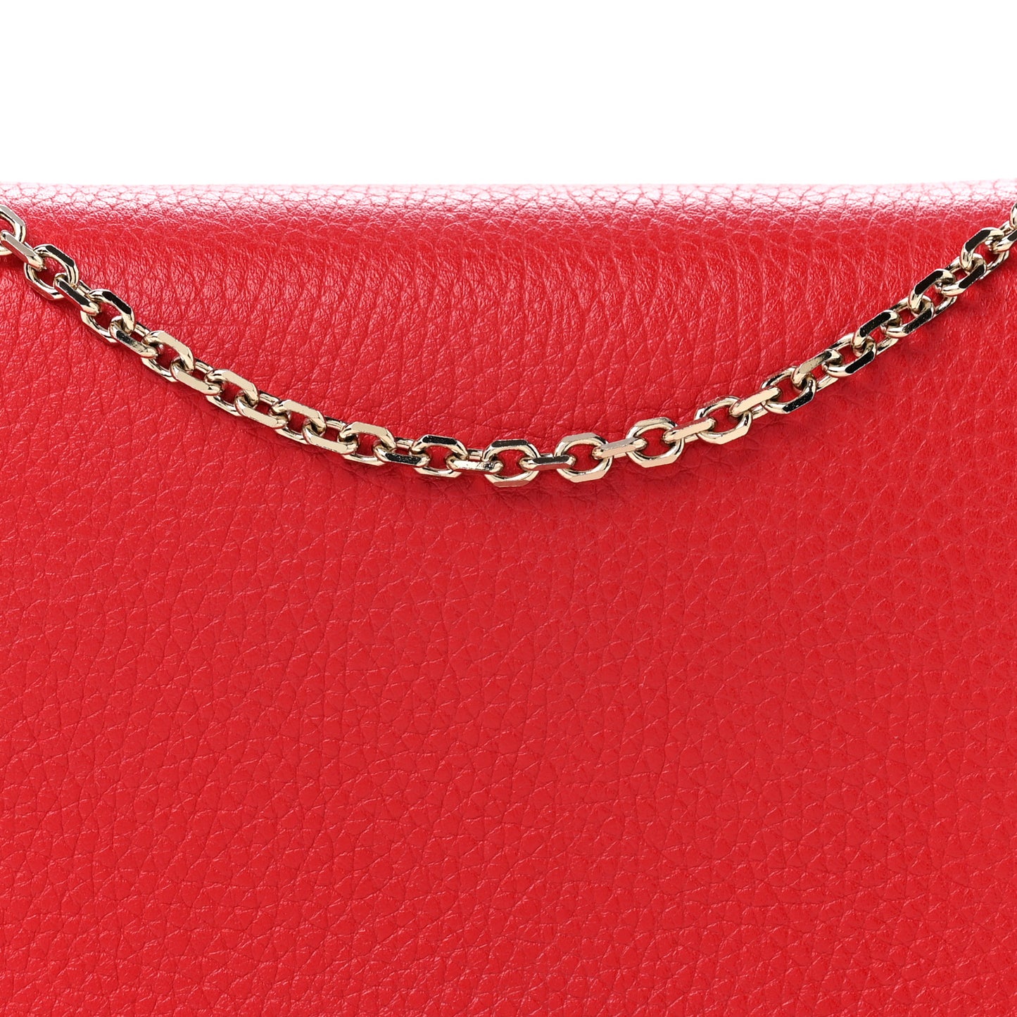 Pebbled Calfskin Rockstud Wallet on Chain Rouge Pur