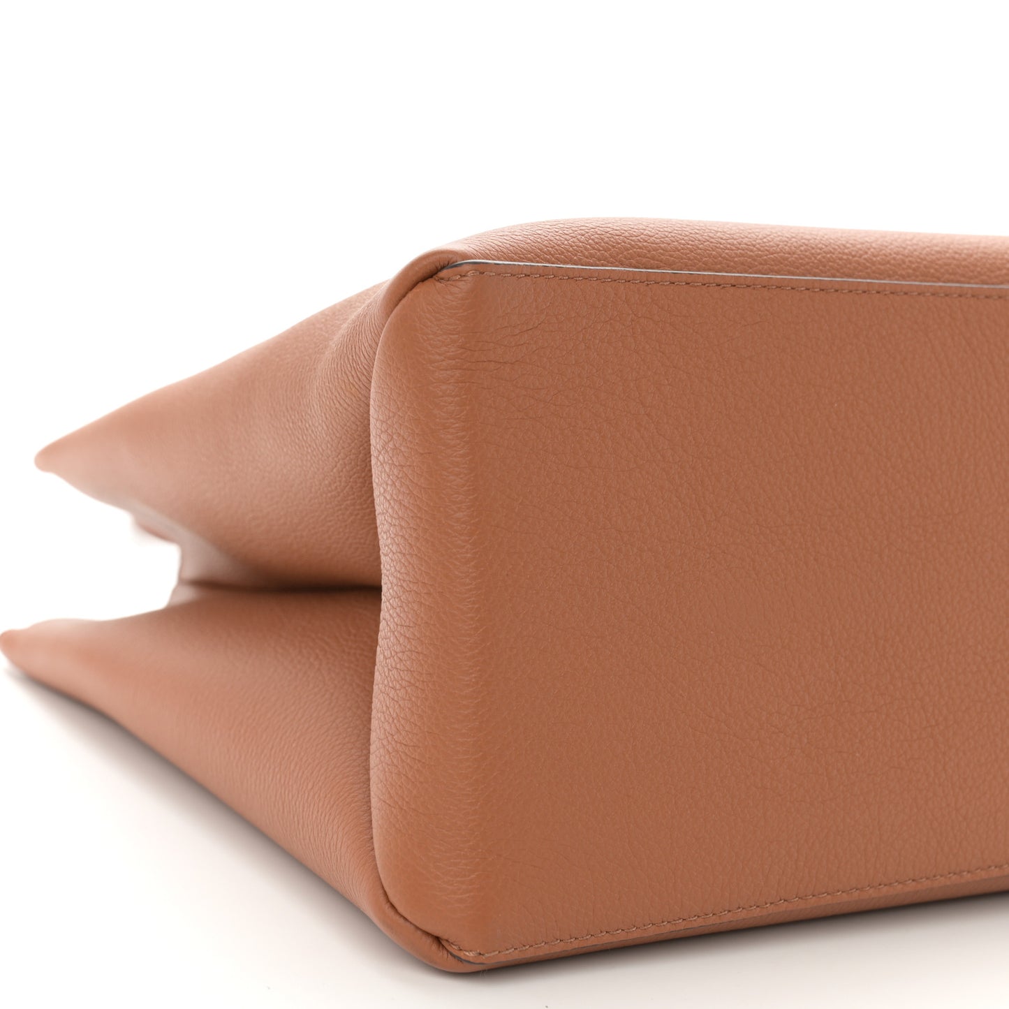 Grained Calfskin Lockme Shopper Chataigne