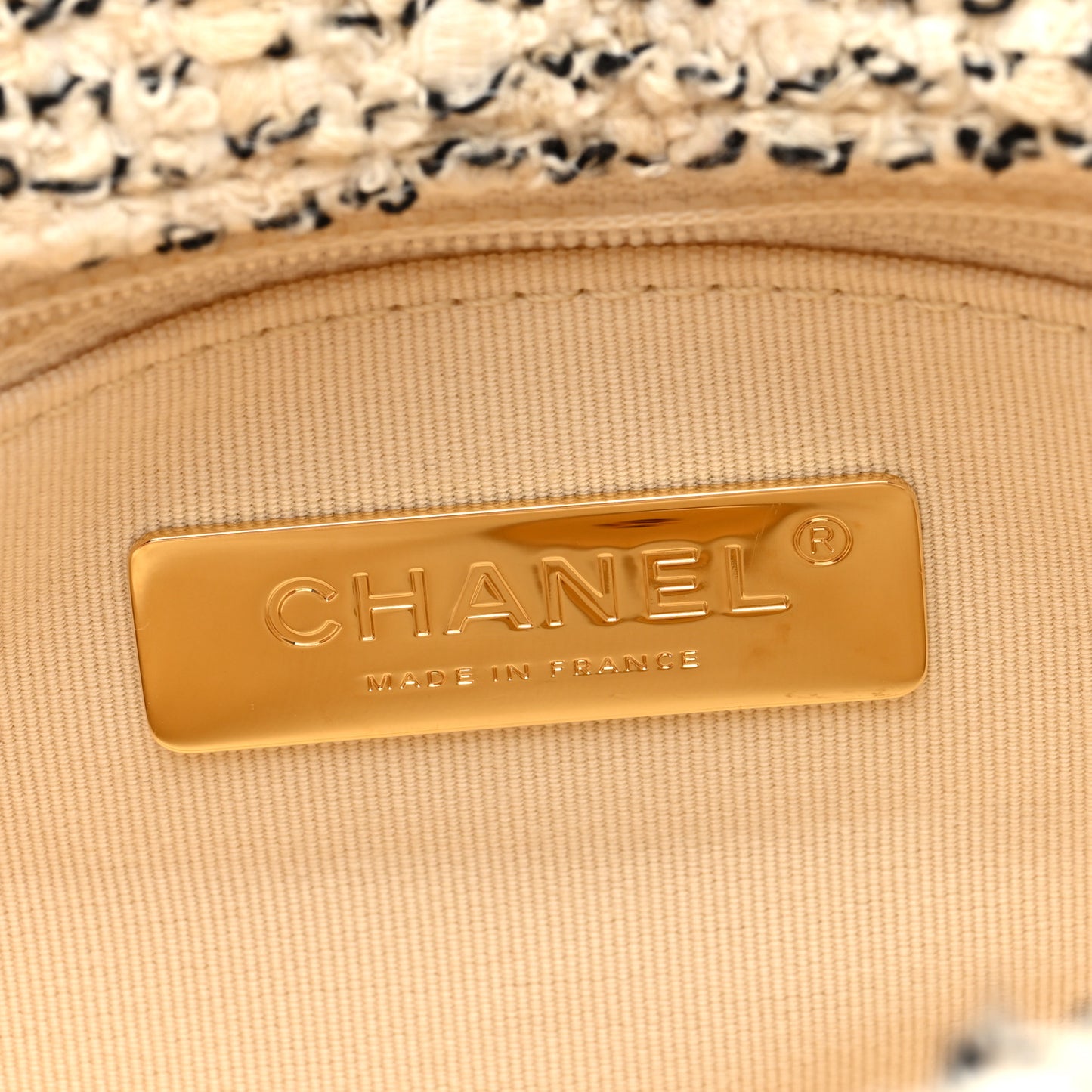 Tweed Quilted Medium Chanel 19 Flap Ecru Black