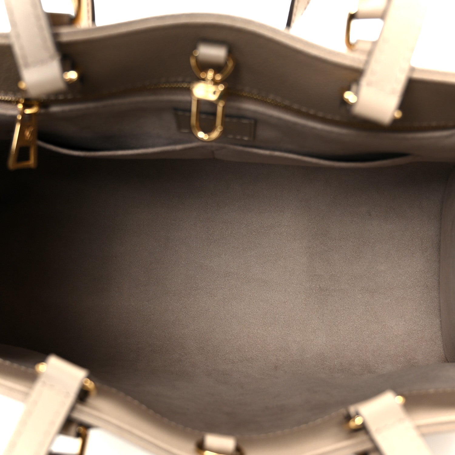 Louis Vuitton Empreinte Monogram Giant Onthego MM Tourterelle 4 of 8