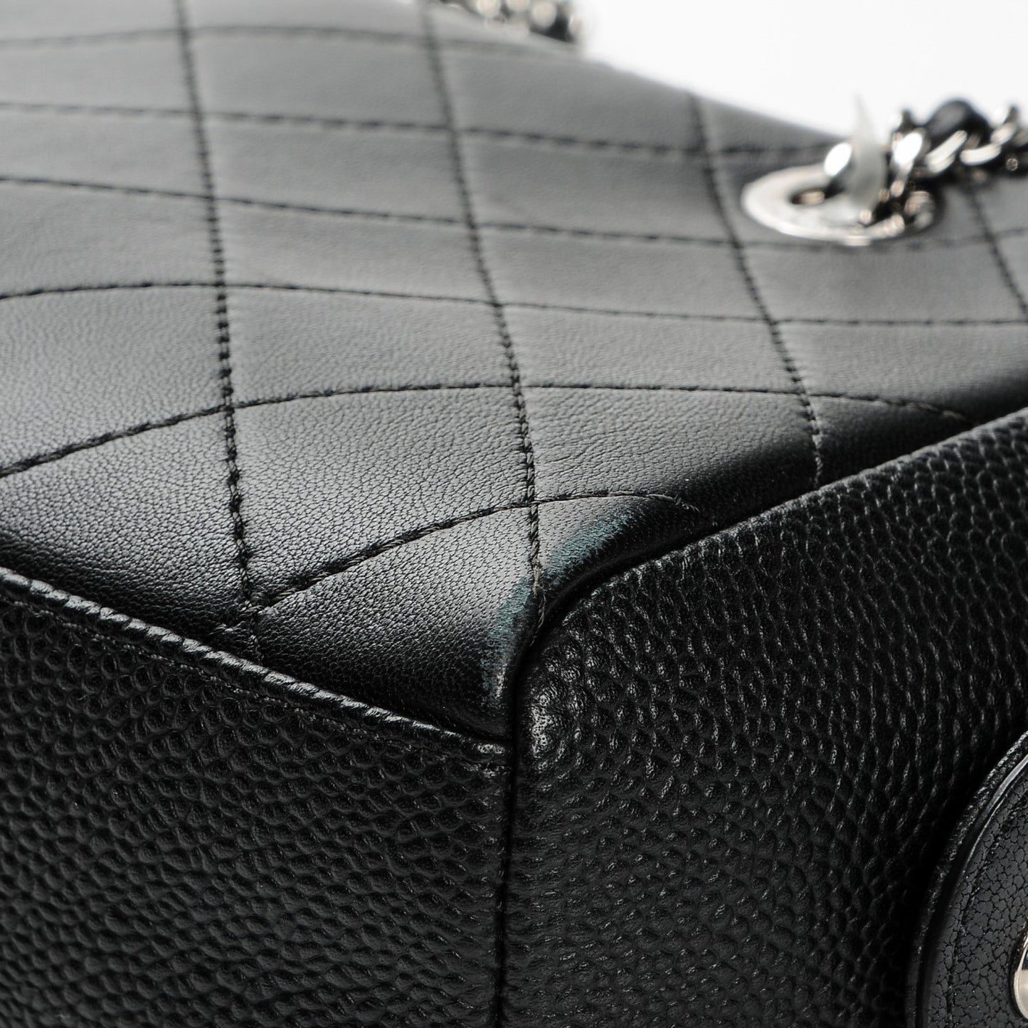 Caviar Calfskin Quilted Magnetic Shoulder Bag Black