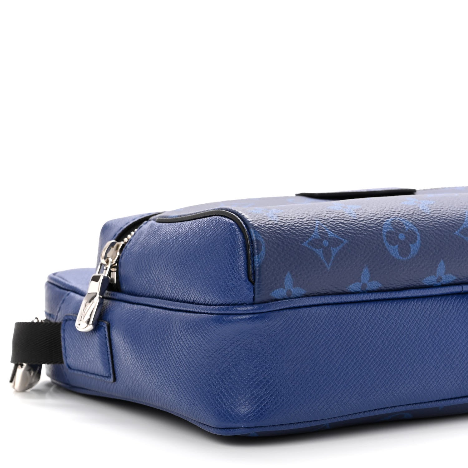 Louis Vuitton Taiga Monogram Outdoor Messenger Cobalt 8 of 9