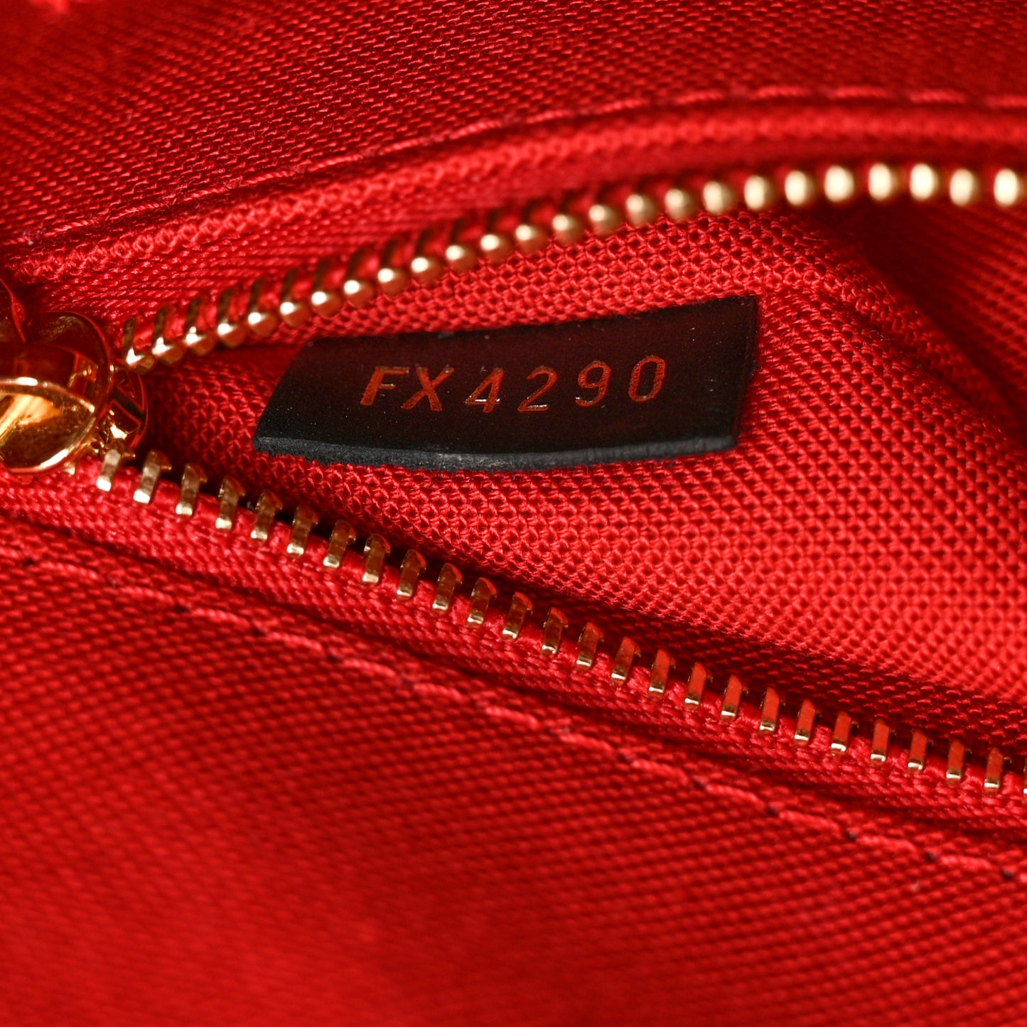 Reverse Monogram Giant Onthego MM