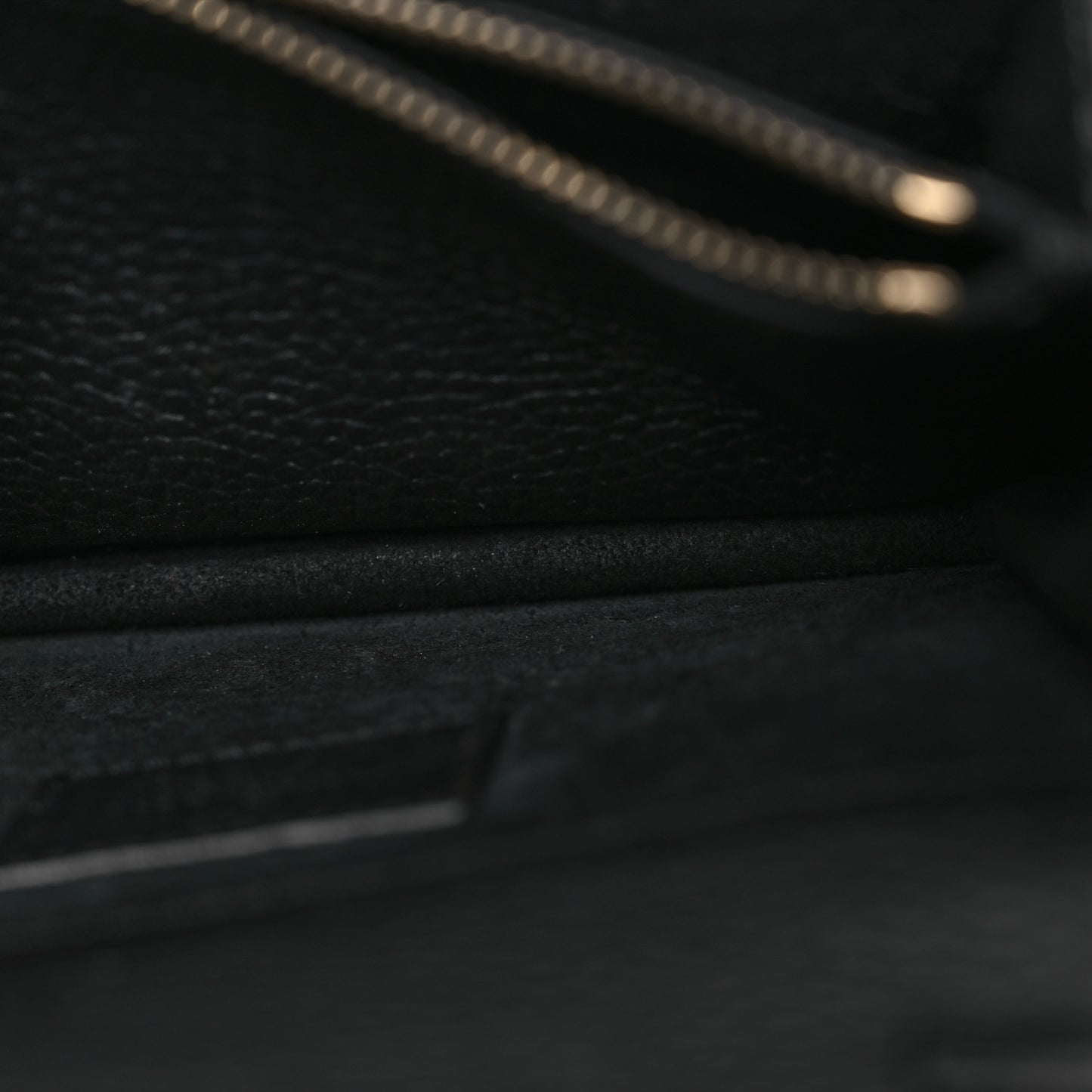 Pebbled Calfskin Rockstud Wallet On Chain Black
