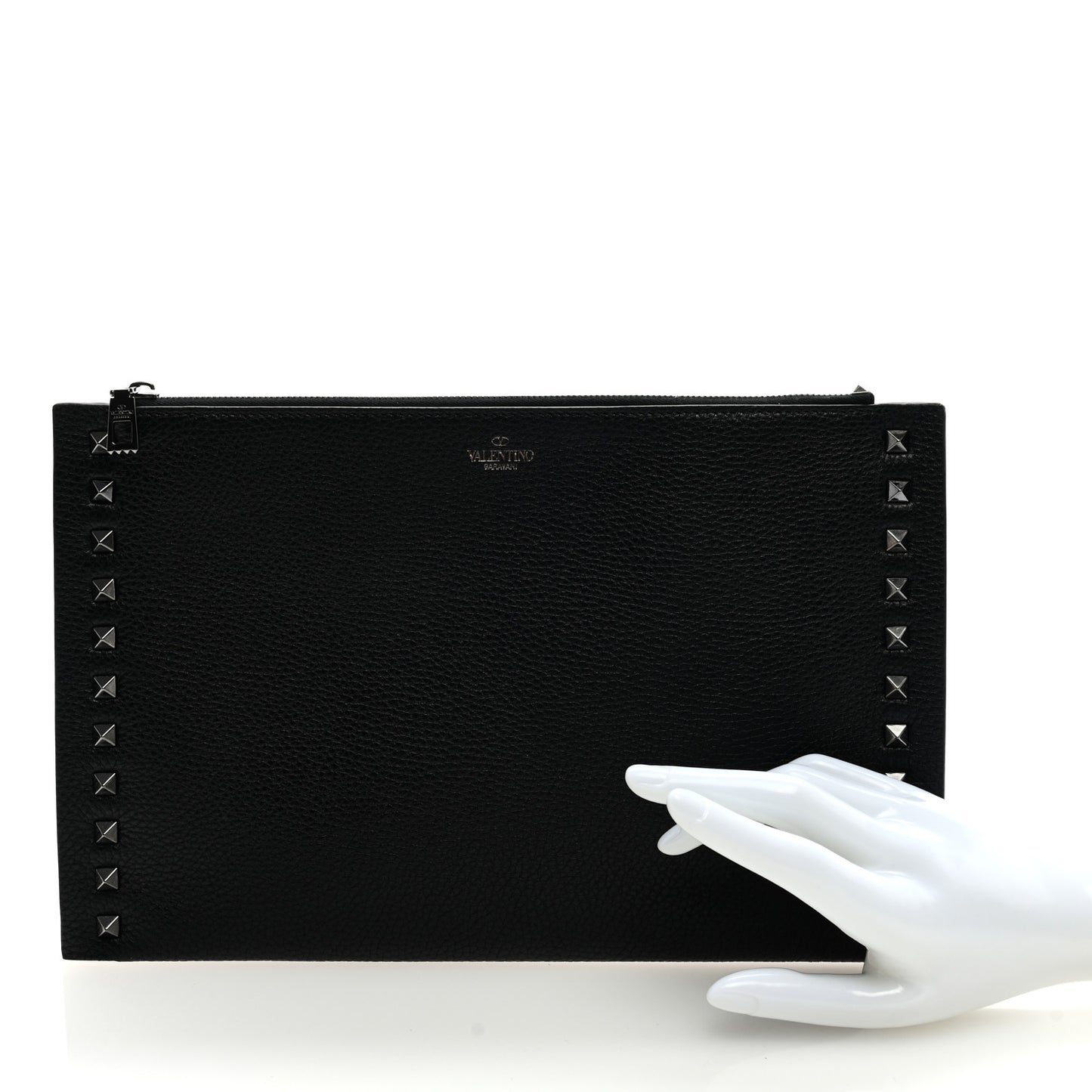 Pebbled Calfskin Monochrome Large Rockstud Zip Pouch Black