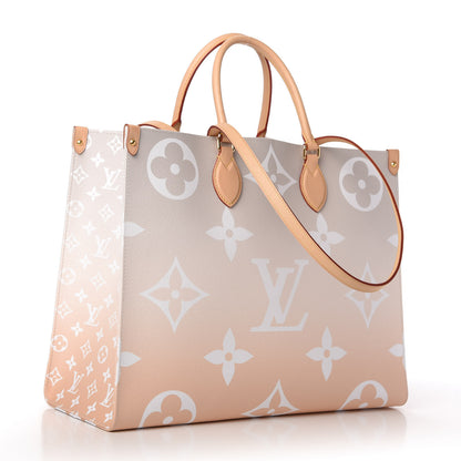 Louis Vuitton Monogram Giant By The Pool Onthego GM Brume 3 of 9
