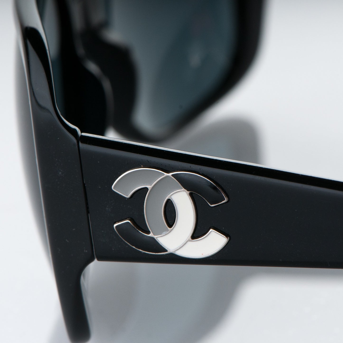 Enamel CC Sunglasses 5101 Black