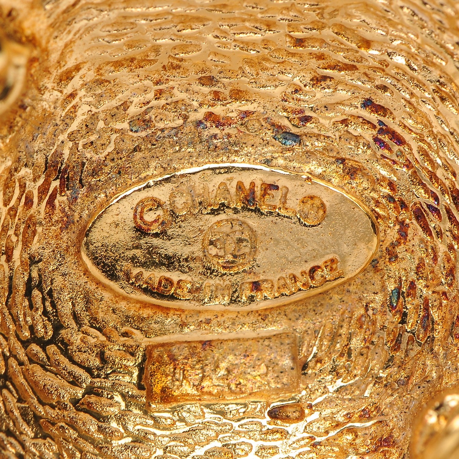 Chanel CC Brooch Gold 4 of 4