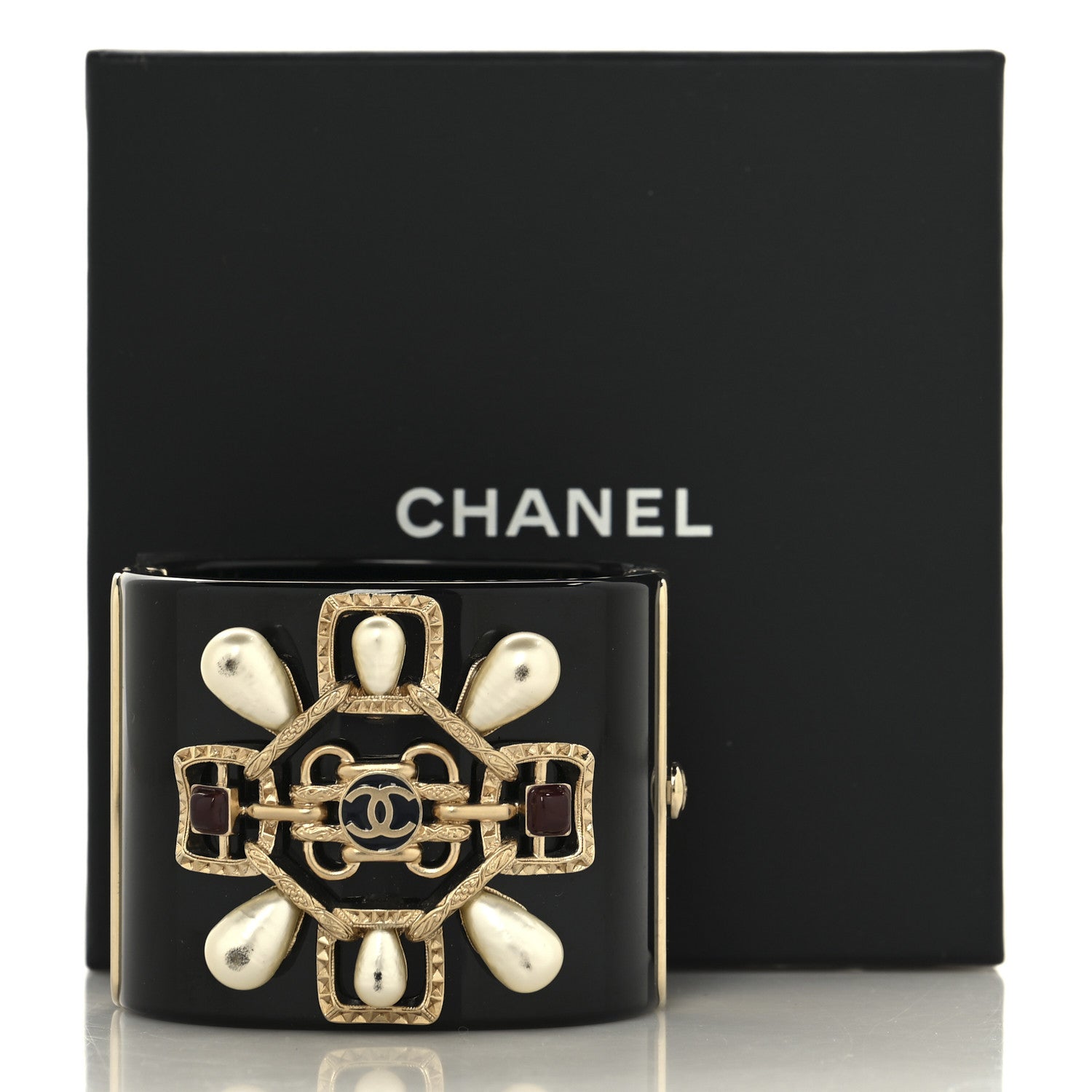 Chanel Resin Gripoix Pearl CC Wide Cuff Black 5 of 5