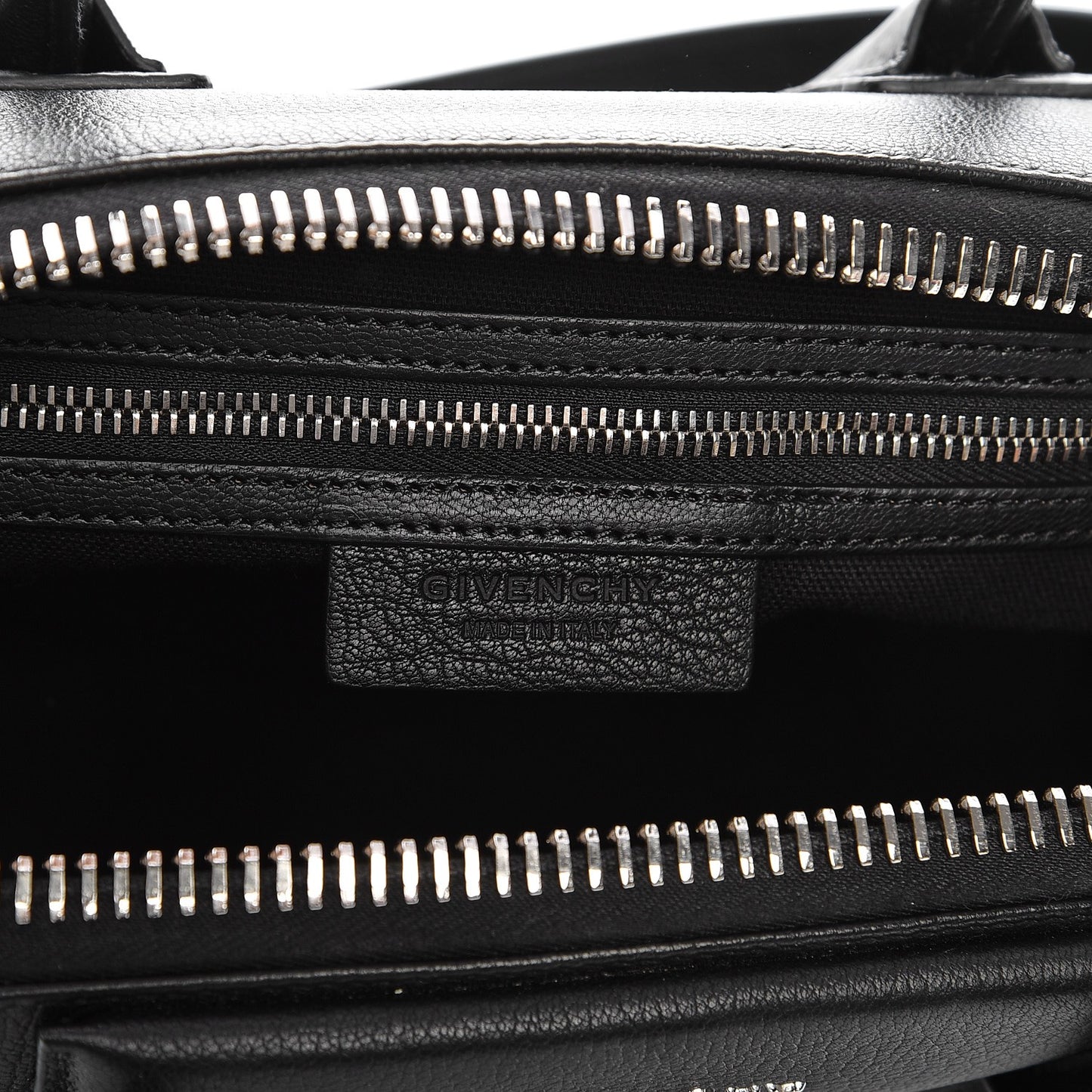 Sugar Goatskin Medium Antigona Black