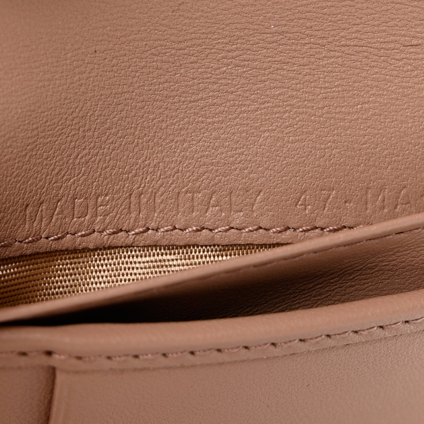 Grained Calfskin Supple Cannage Caro Scarlet Zipped Wallet Rose Des Vents