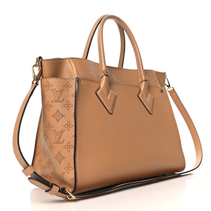 Louis Vuitton Mahina On My Side GM Arizona Beige 2 of 10