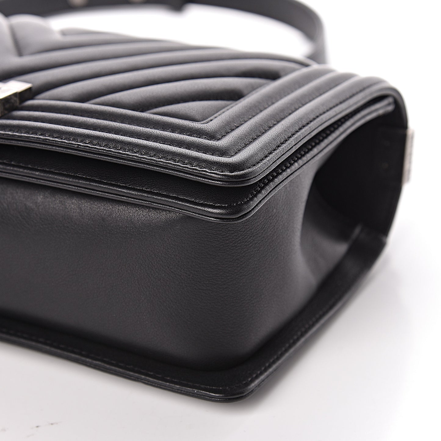 Calfskin Chevron Quilted Medium Boy Flap Black
