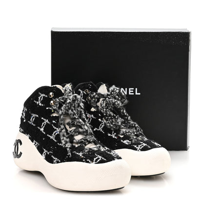 Chanel Tweed Sequins CC Lace Up Ankle Snow Boots 40 Black White 10 of 10