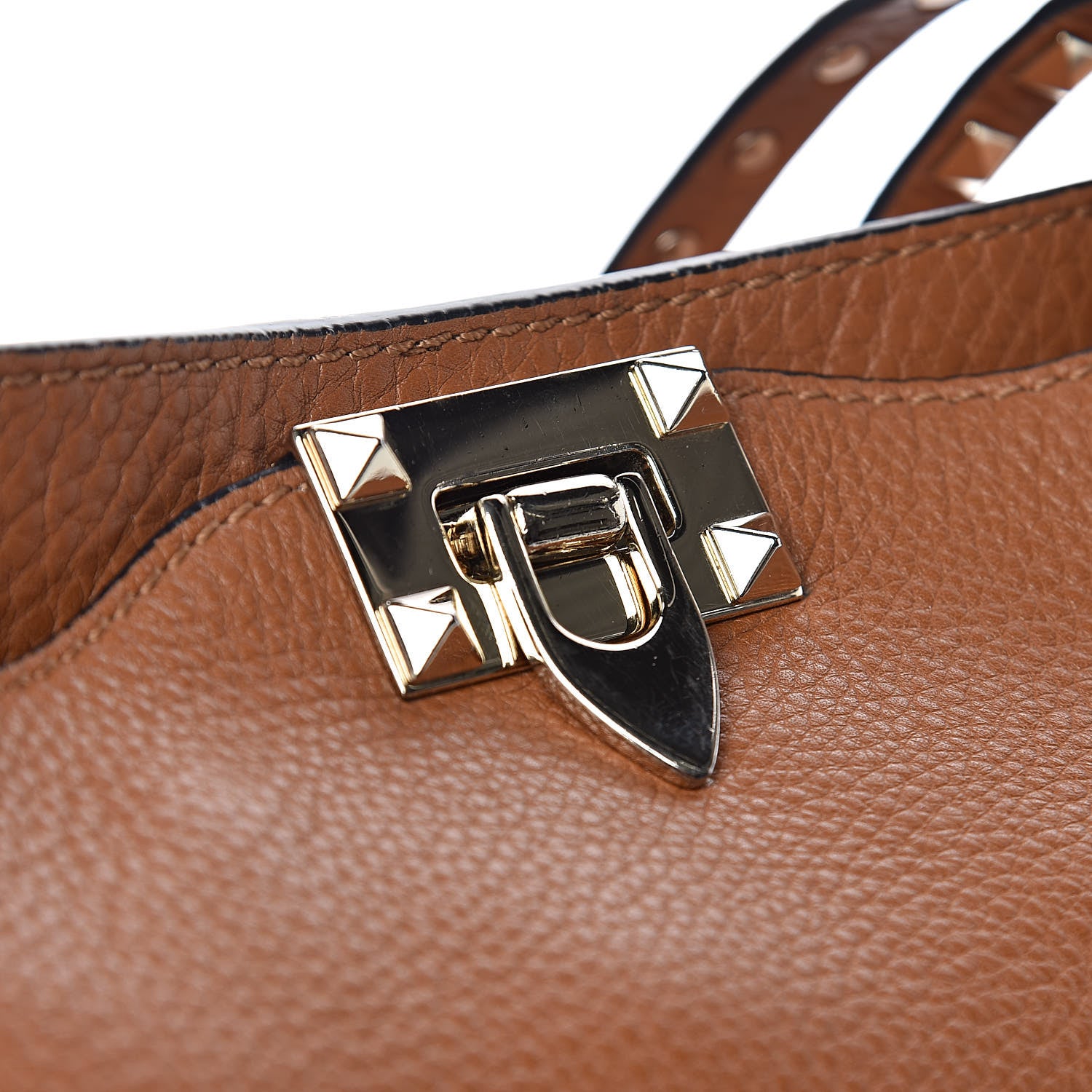 Valentino Garavani Pebbled Calfskin Medium Rockstud Tote Light Cuir 19 of 19
