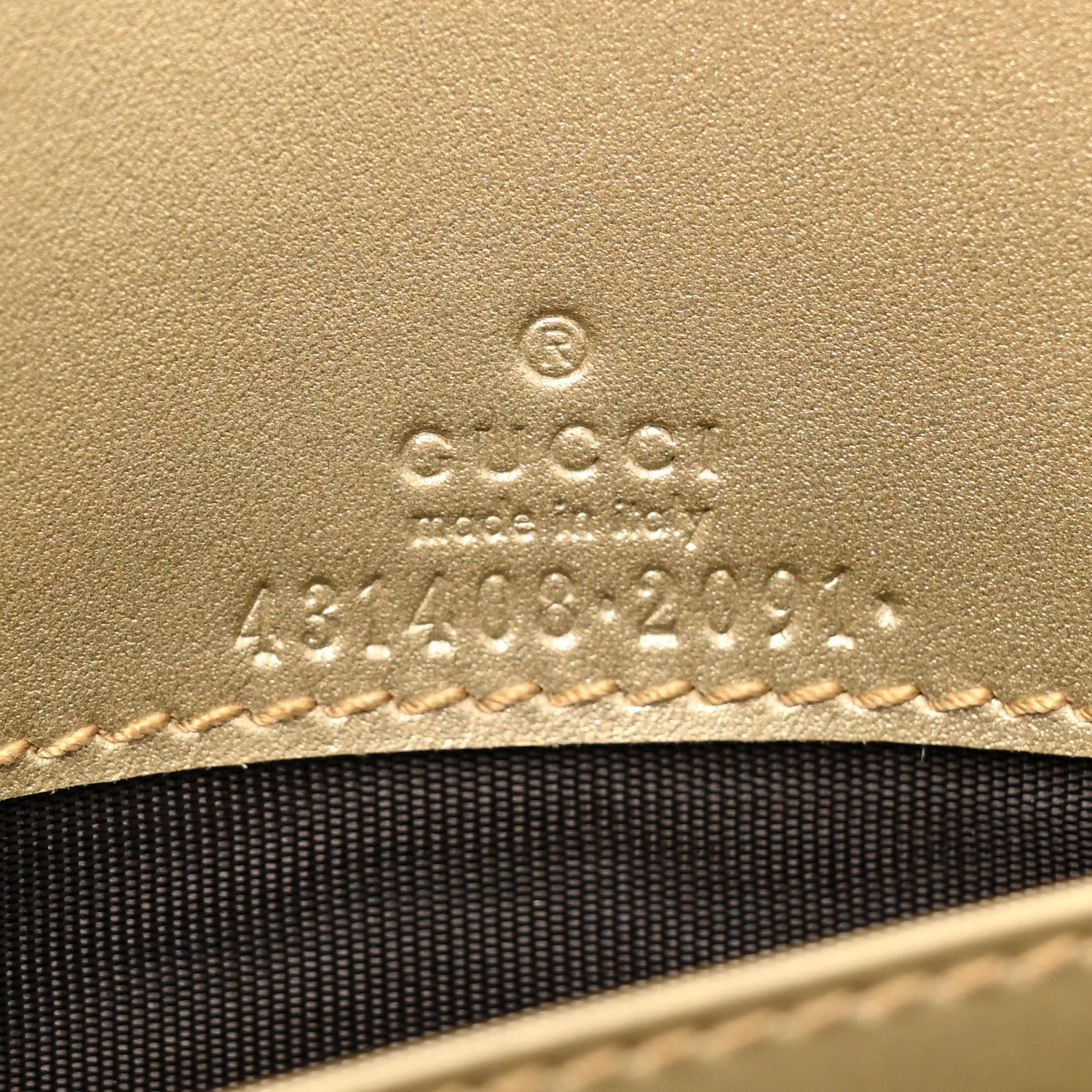 Gucci Metallic Guccissima Signature Bowy Chain Wallet Golden Beige 7 of 14