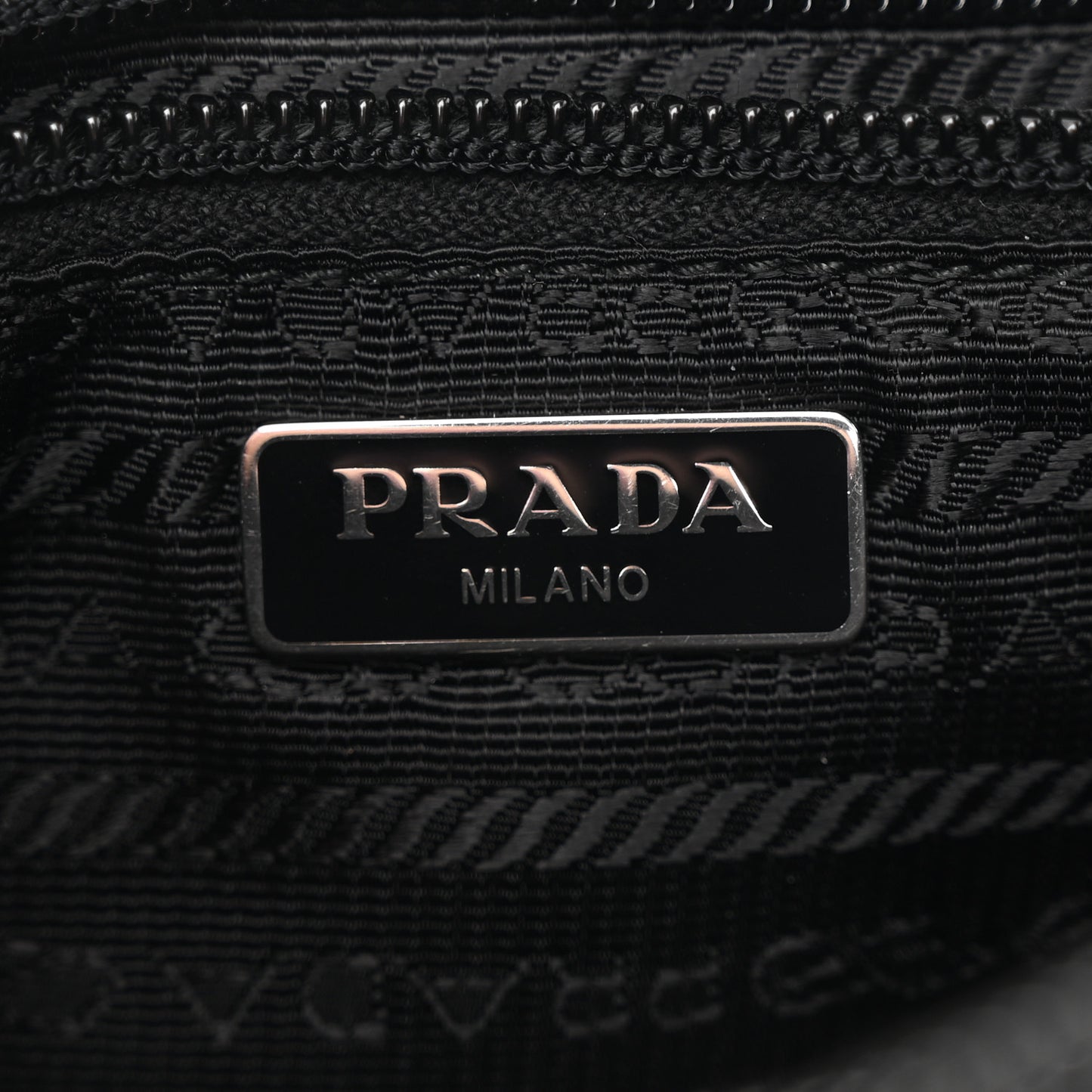 Re-Nylon Vela Pouch Black