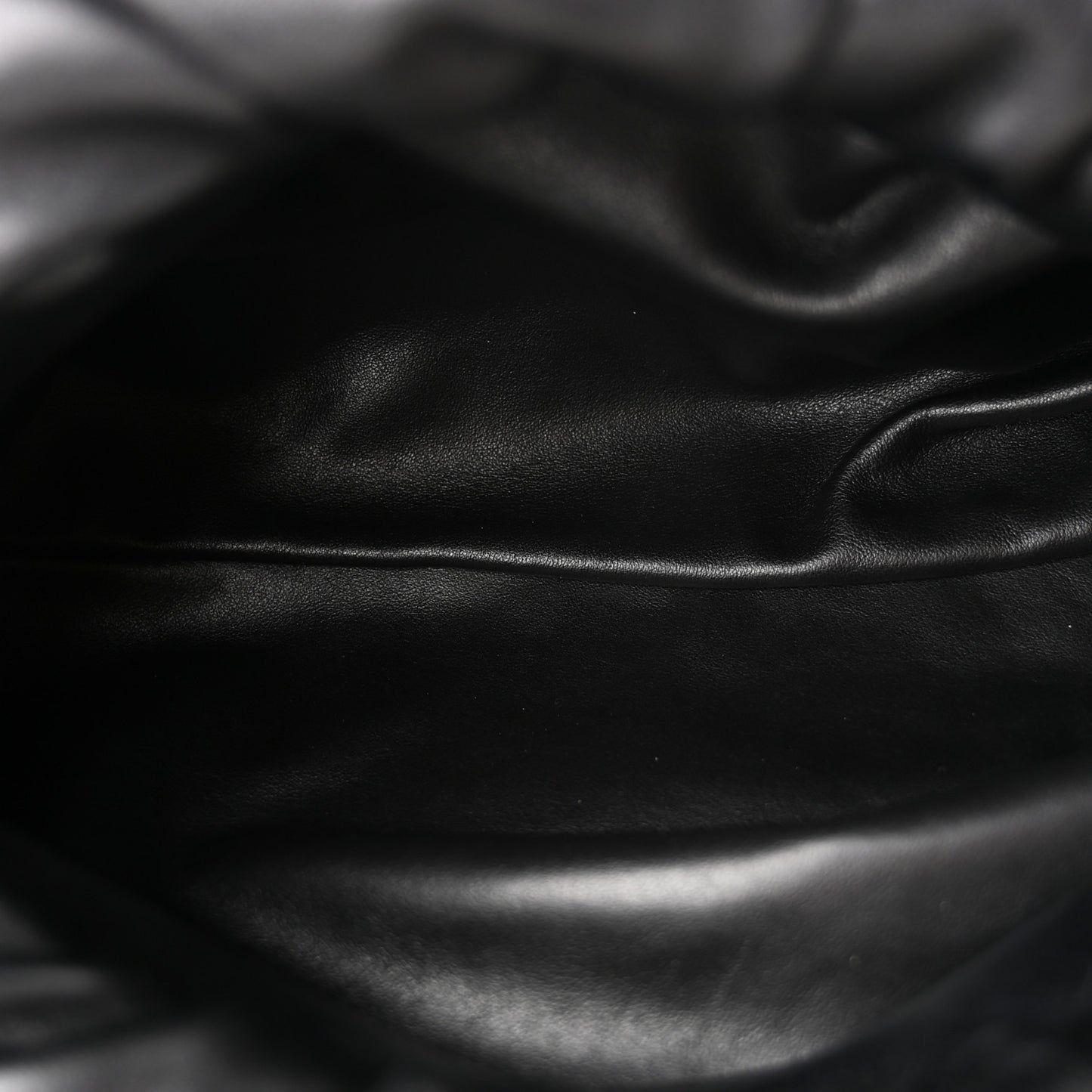 Calfskin The Pouch Chain Black