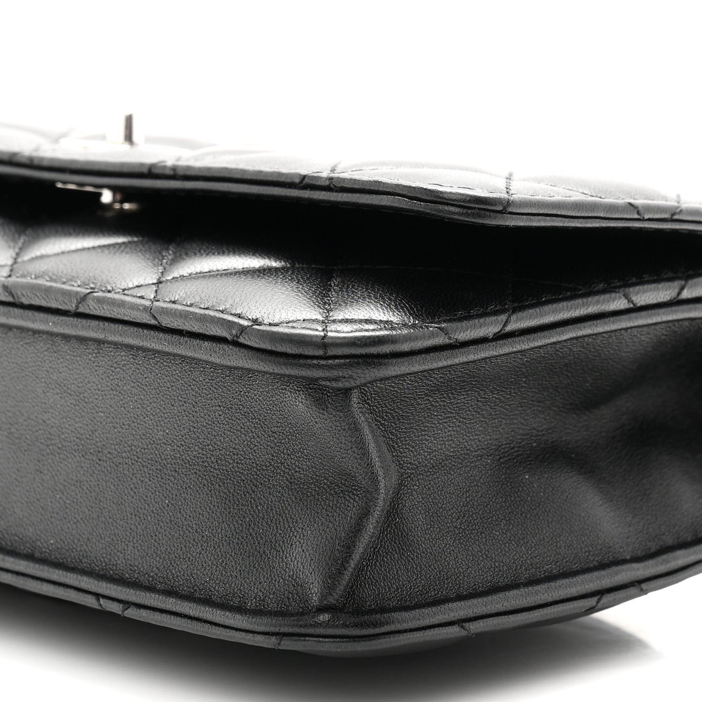 Lambskin Quilted CC Turnlock Wallet On Chain WOC Black