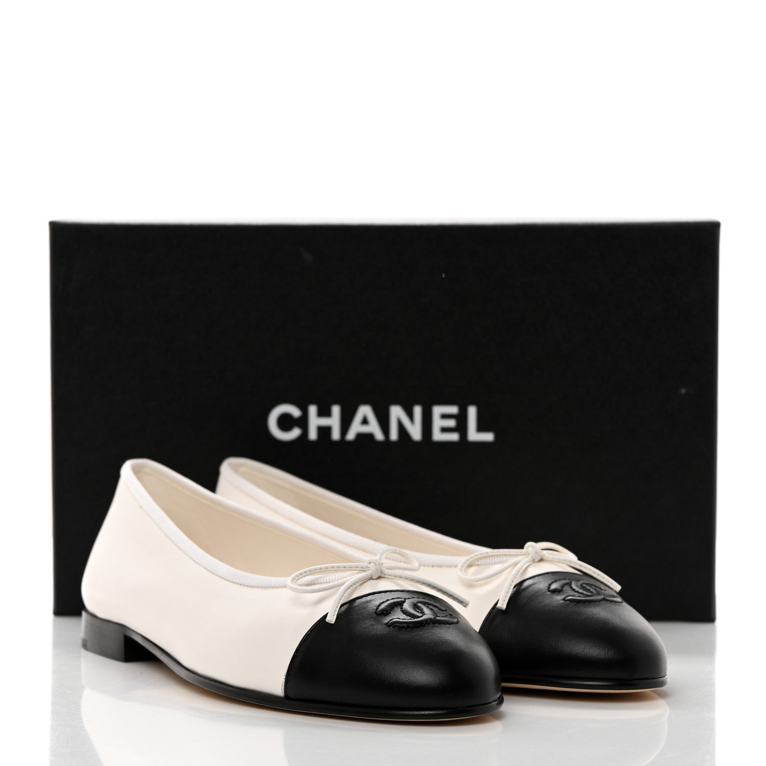 Chanel Lambskin Cap Toe CC Ballerina Flats 39 White Black 10 of 10