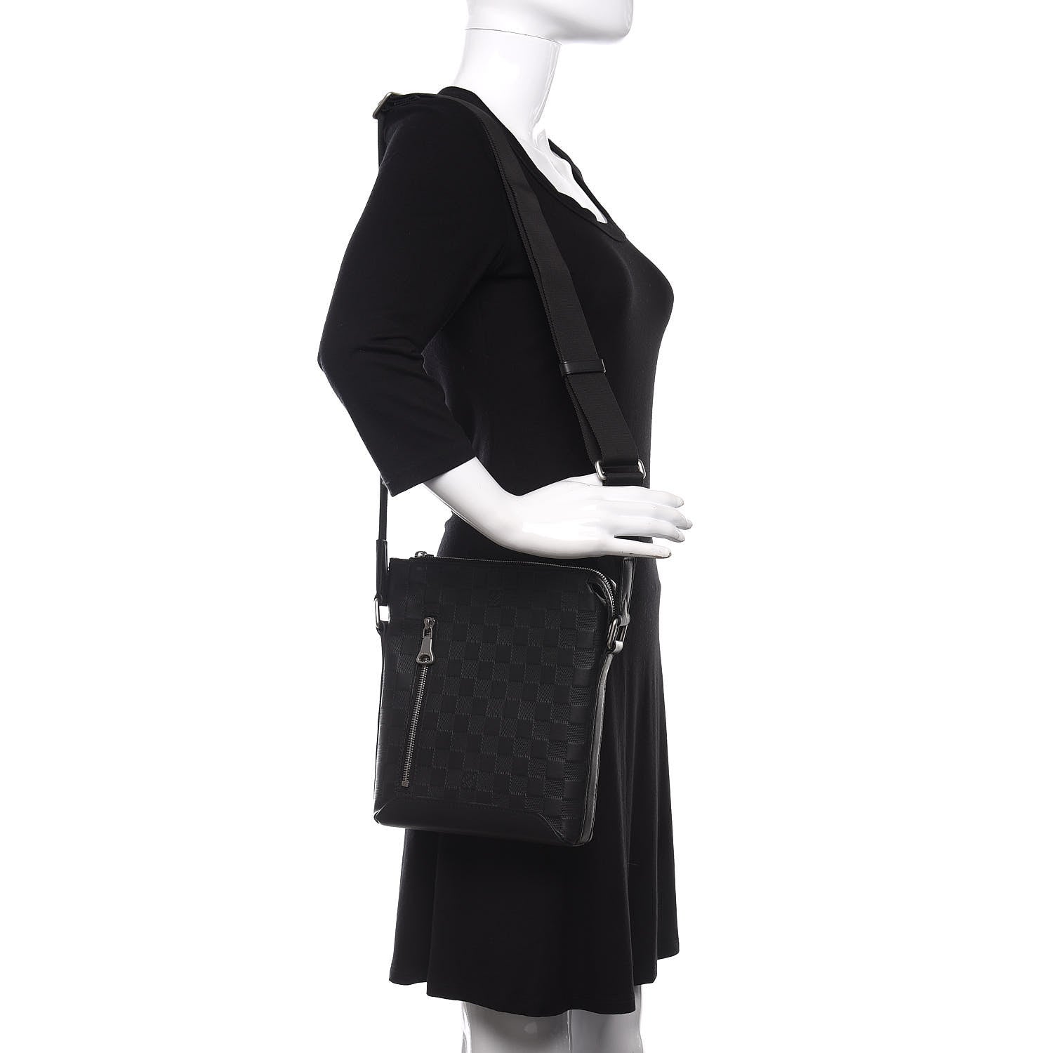 Louis Vuitton Damier Infini Discovery Messenger BB Onyx 2 of 9