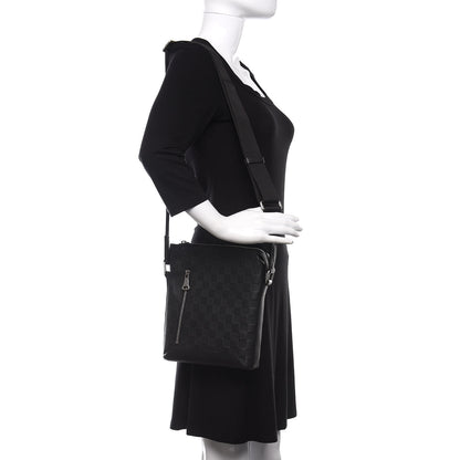 Louis Vuitton Damier Infini Discovery Messenger BB Onyx 2 of 9