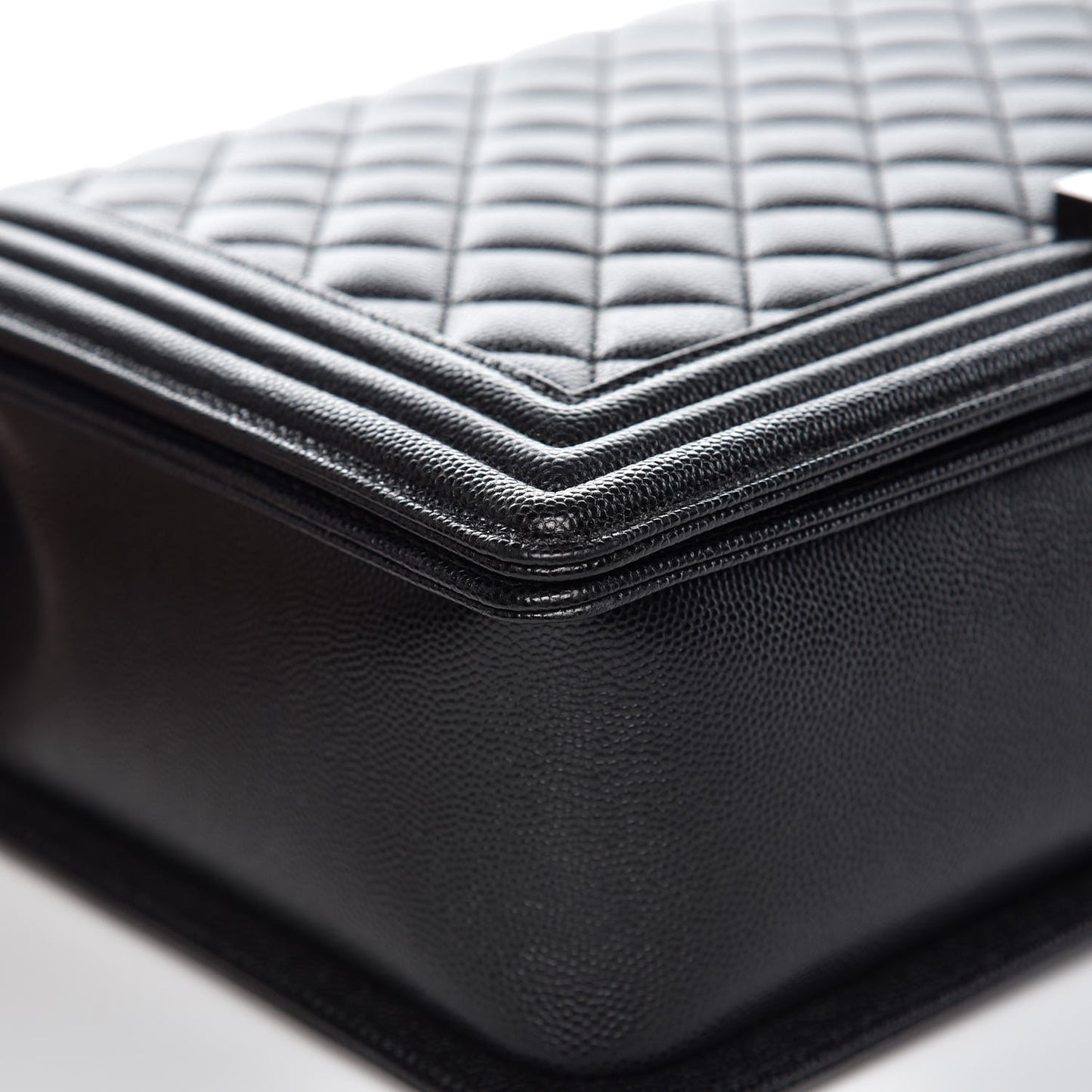 Caviar Quilted Large Boy Flap Black