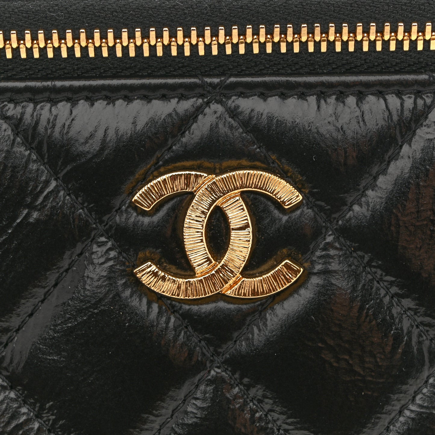 Shiny Lambskin Quilted Small Vanity Case With Chain Black