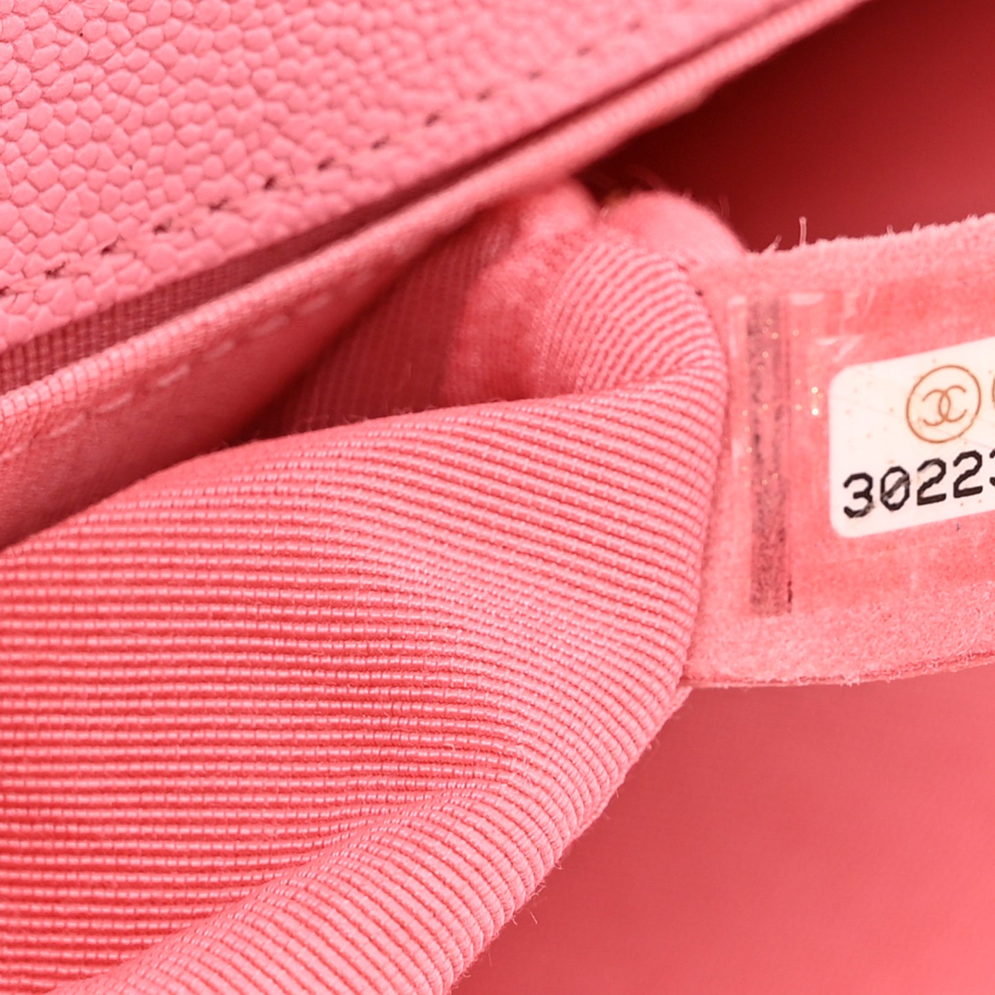 Caviar Quilted Medium Boy Flap Light Pink