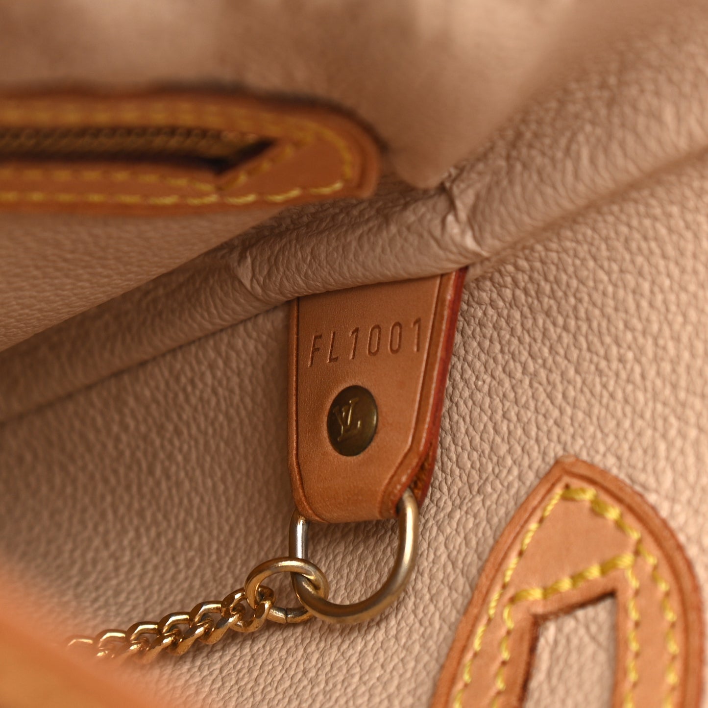 Monogram Petit Bucket 23