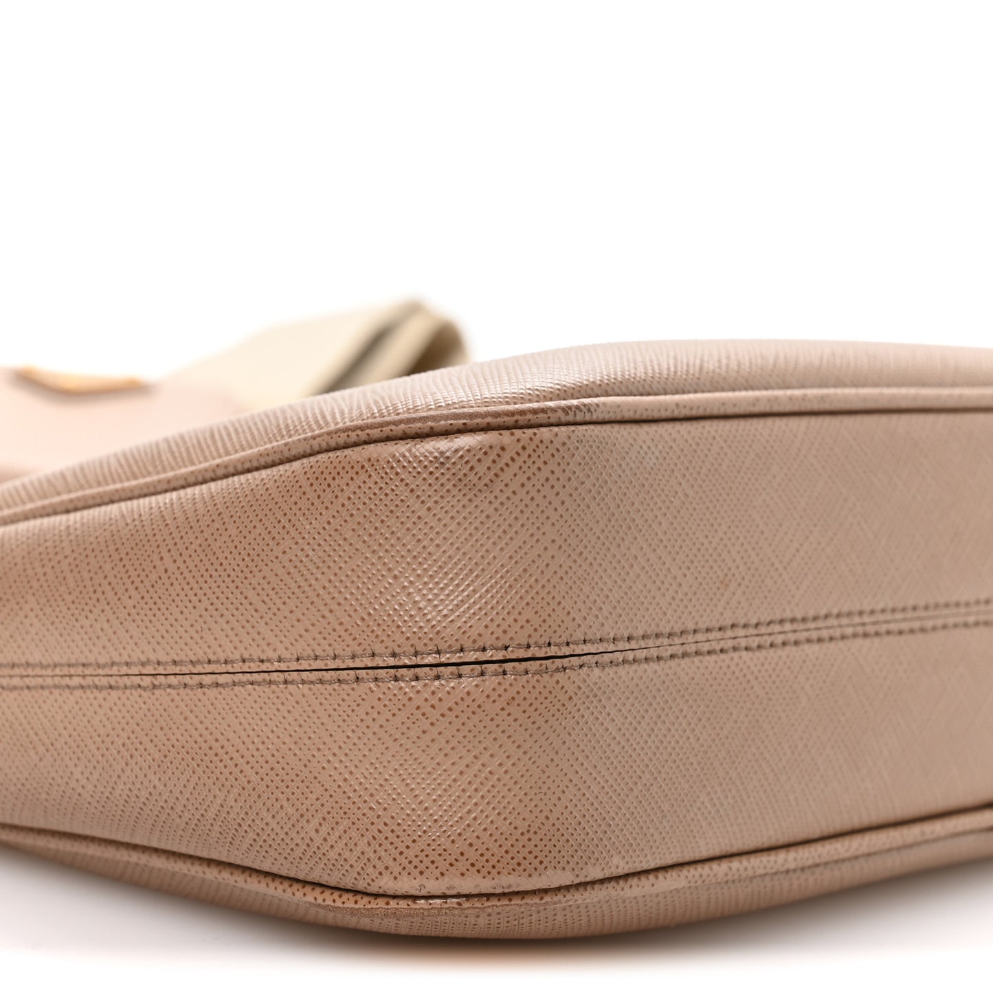 Saffiano Lux Re-Edition 2005 Shoulder Bag Cammeo
