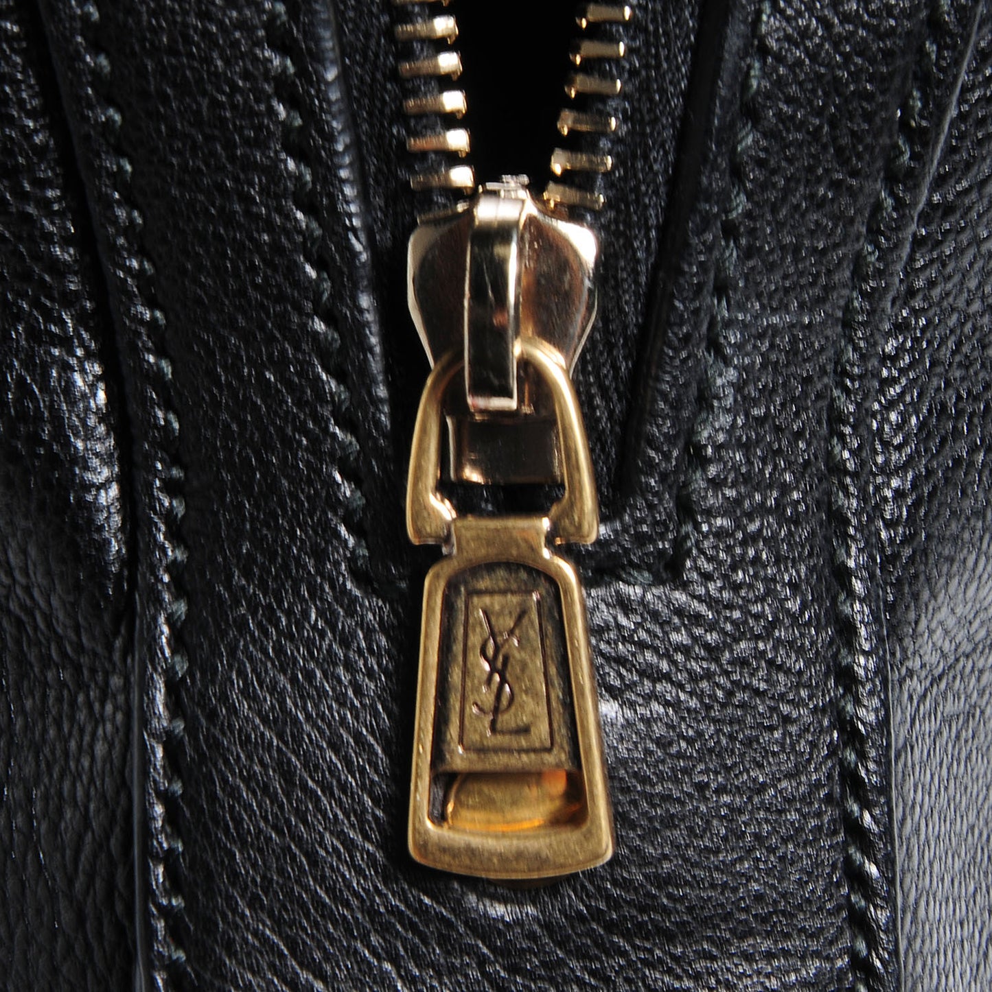 Calfskin Large Muse Black