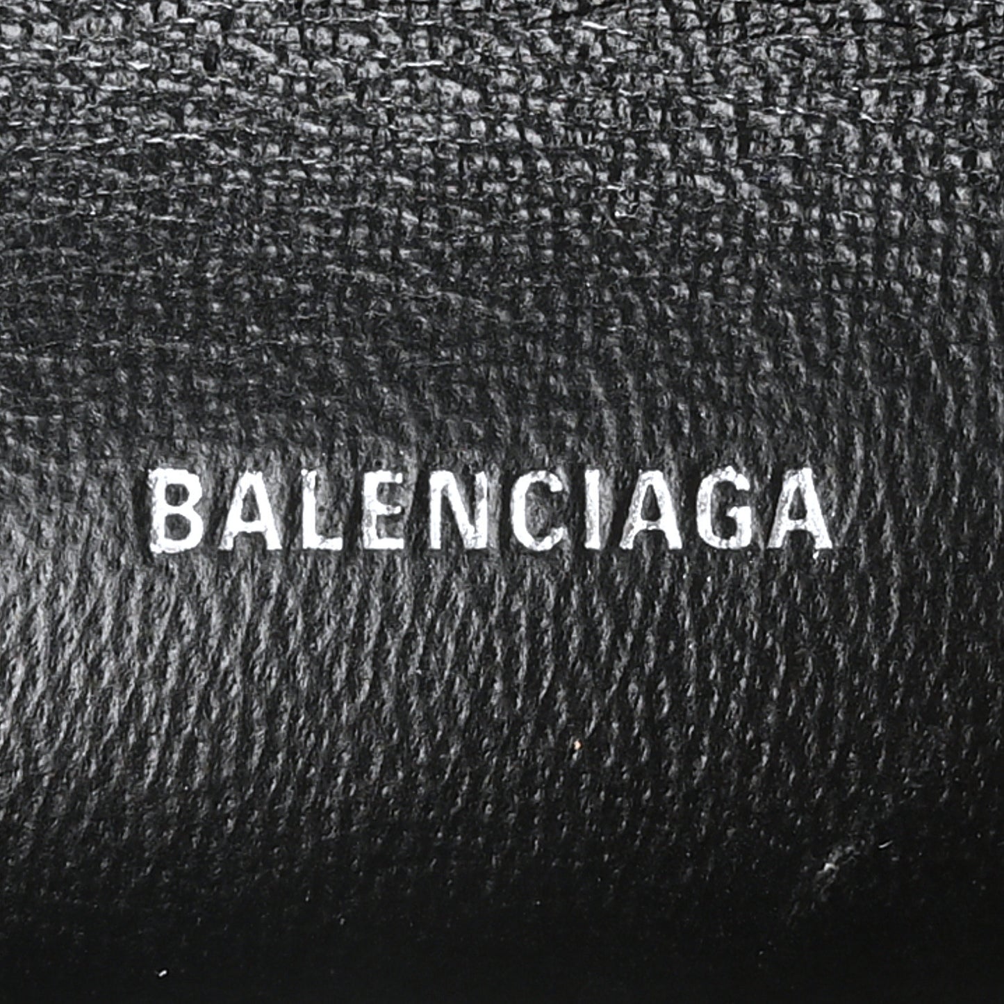 Grained Calfskin Logo Cash Phone Holder Wallet On Chain Black White