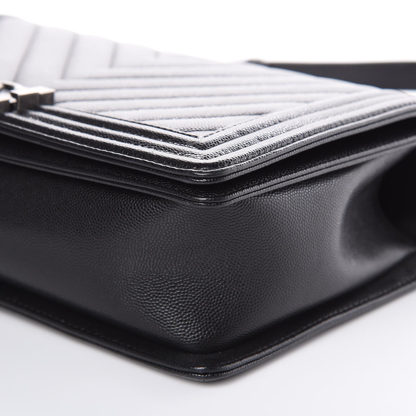 Caviar Chevron Quilted New Medium Boy Flap Black