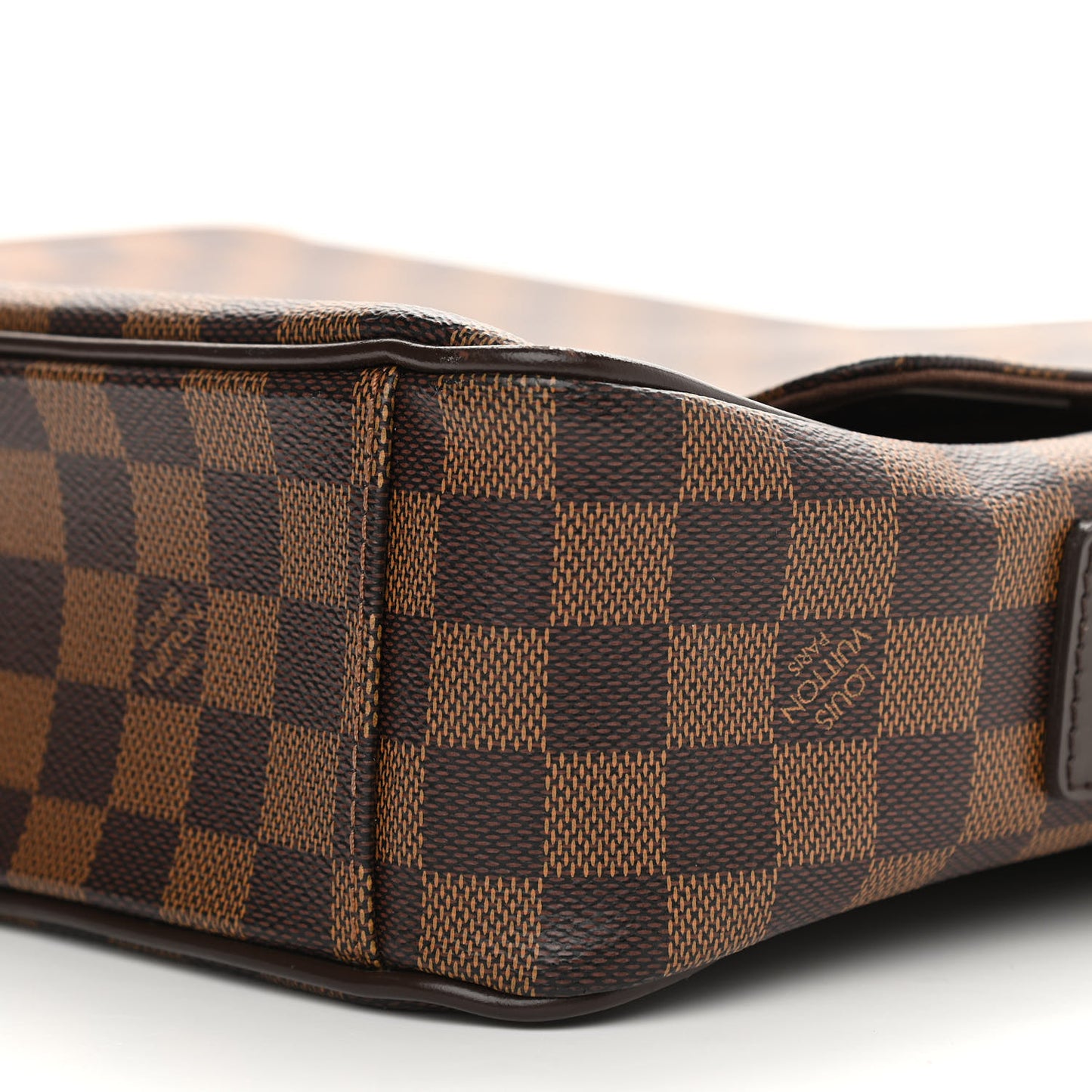 Damier Ebene Shelton MM